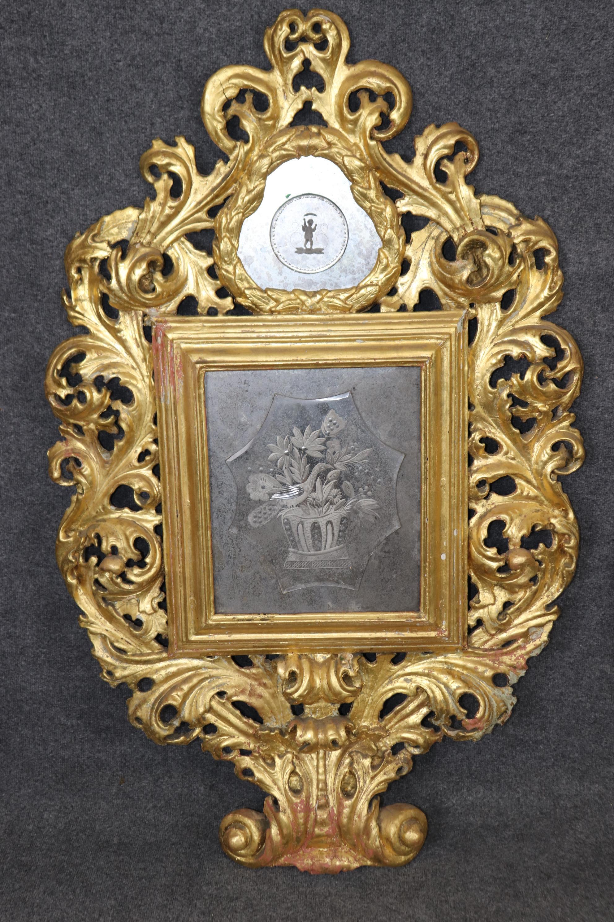 En primer lugar, quiero que conozcas las dimensiones: 53,5 pulgadas de alto x 34 pulgadas de ancho x 3,25 pulgadas de profundidad. Se trata de supervivientes muy grandes y muy antiguos que datan de la época de 1850-60. Están magníficamente