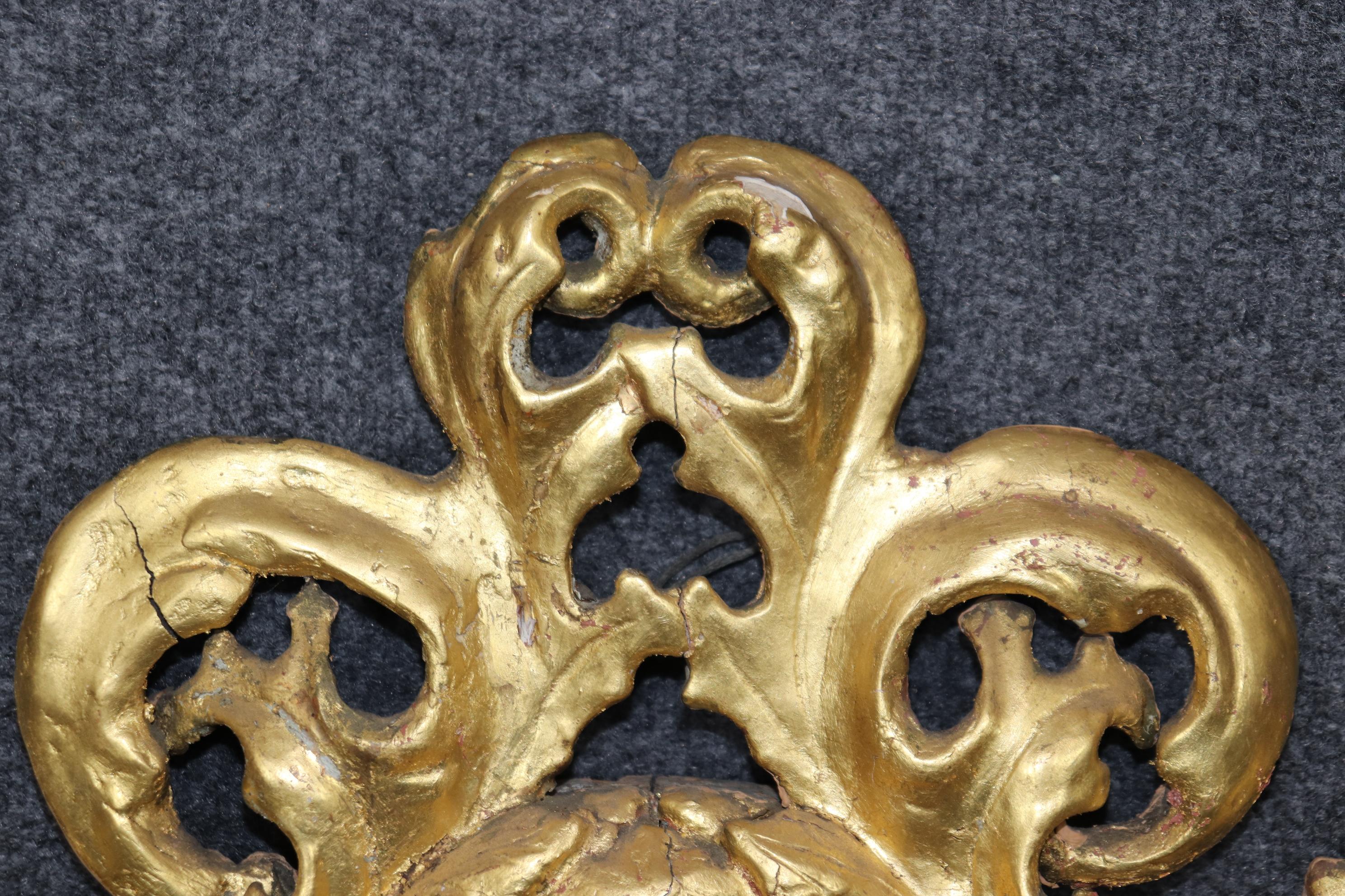 Gran pareja de espejos rococó dorados florentinos italianos con paneles de espejo grabados Espejo en venta