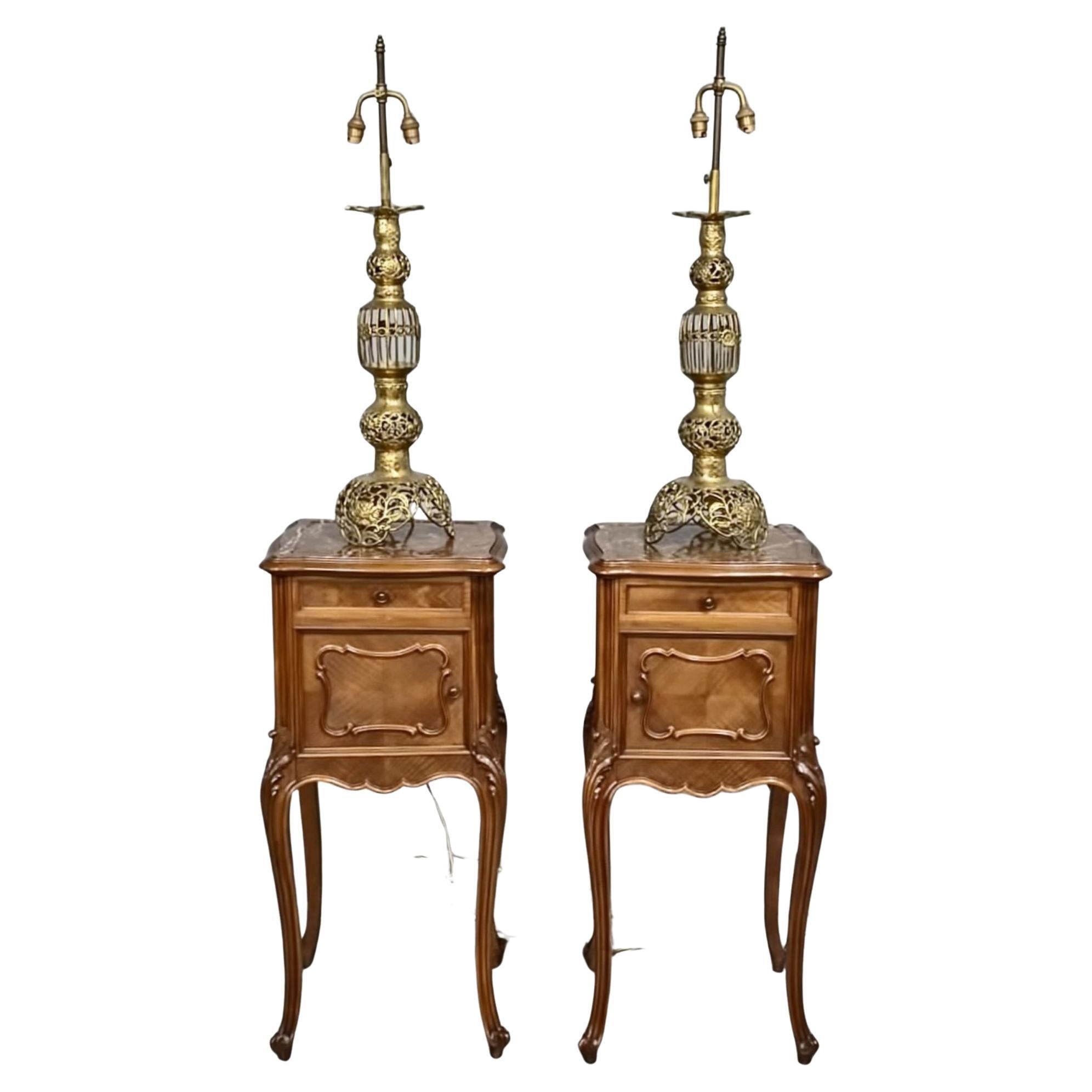 Gran pareja de candeleros franceses de latón en venta