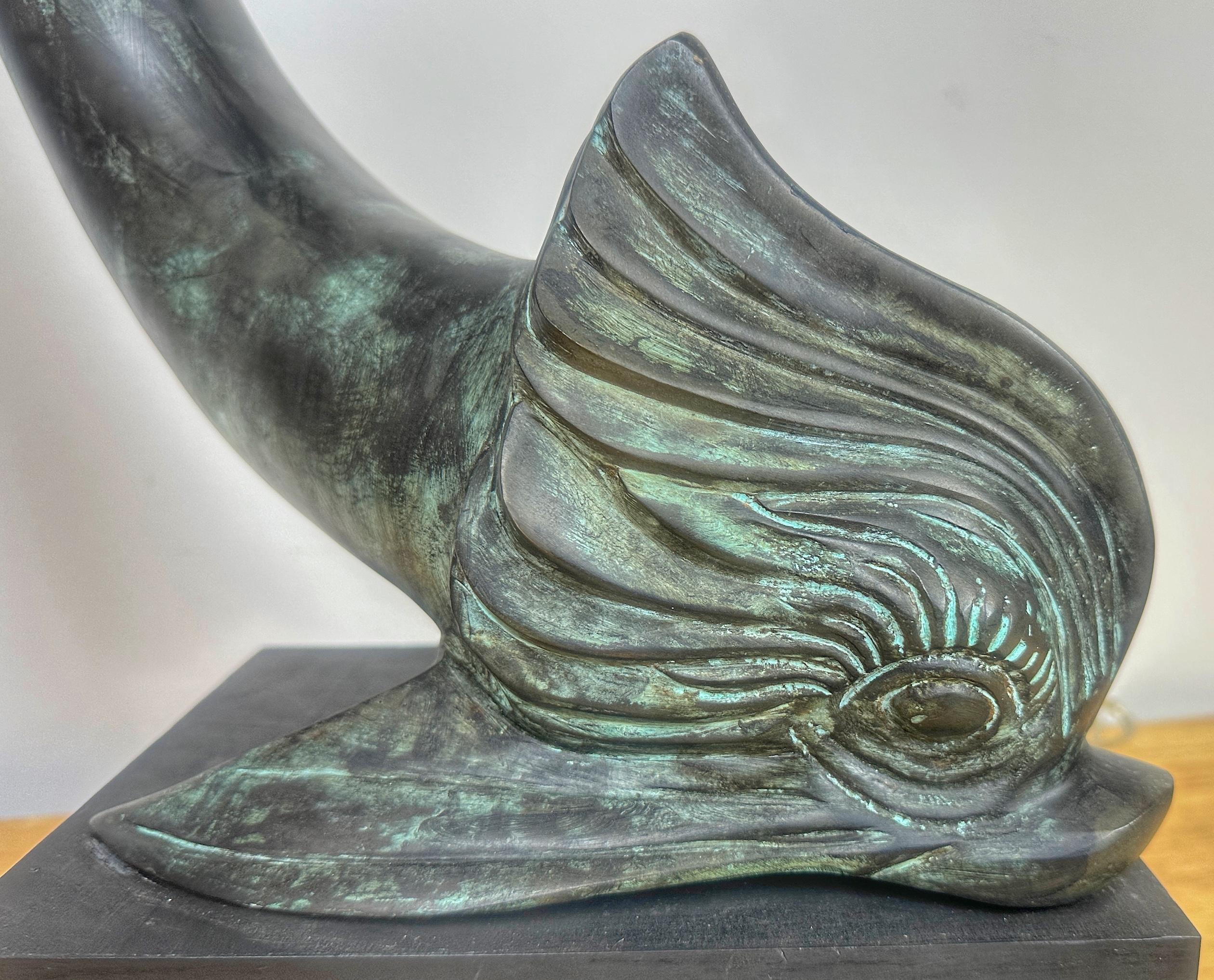 Grande paire de lampes françaises en bronze à motif de dauphins, style E. Guillemard en vente 10