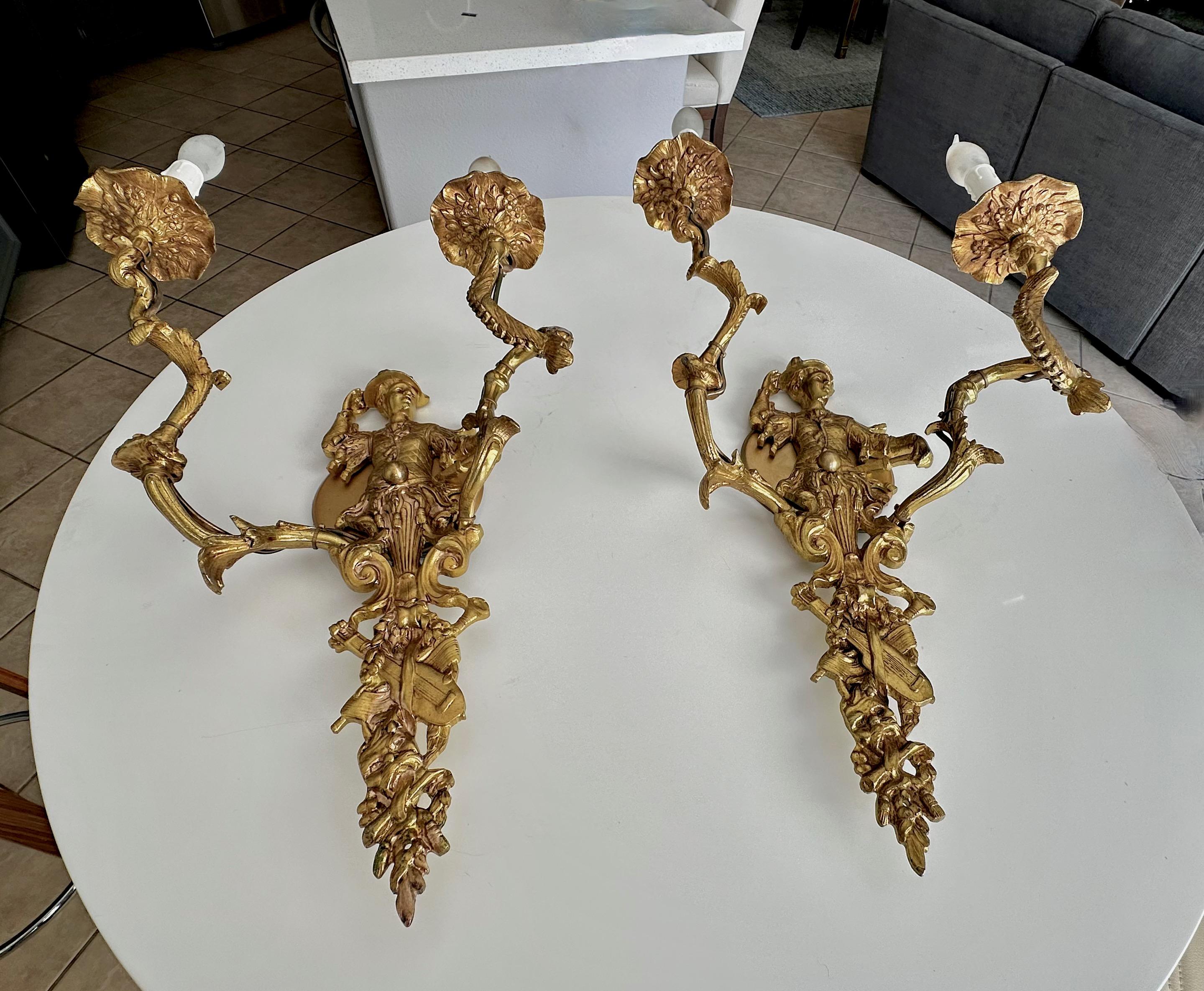 Large Pair French Gilt Bronze Chinoiserie Figural Wall Sconces In Good Condition For Sale In Palm Springs, CA