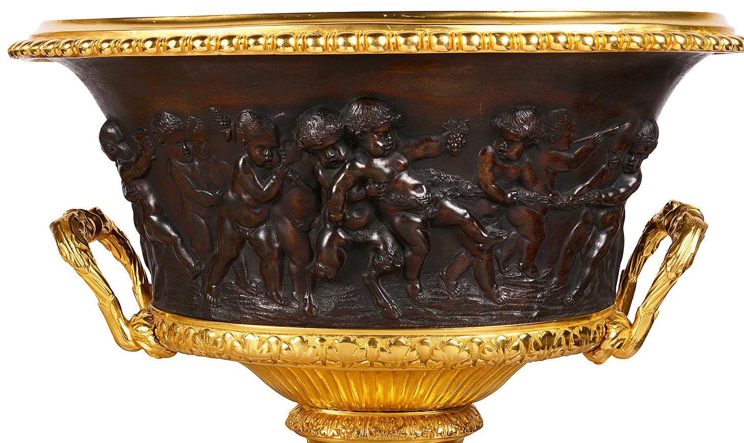 Français Grande paire d'urnes Campana en bronze Grand Tour, 19ème siècle en vente