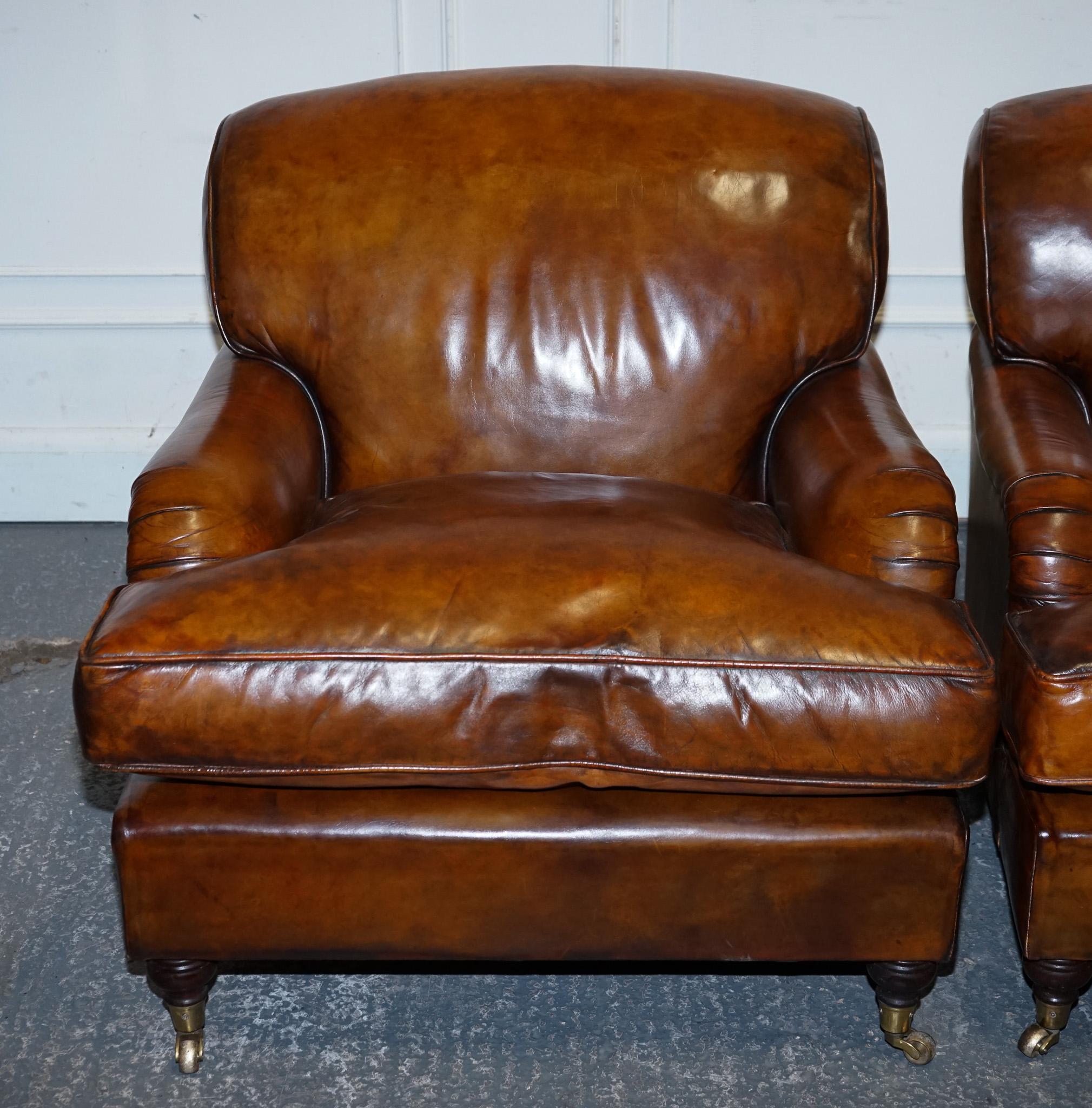 GRANDE COPPIA DI POLTRONE IN PELLE STILE Howard TINTE A MANO CUSCINI IN PIUMA in vendita 9