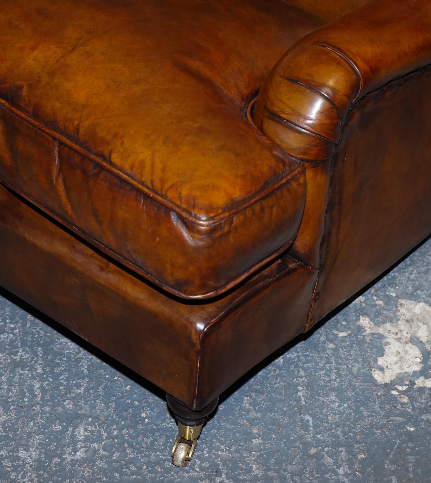 GRANDE COPPIA DI POLTRONE IN PELLE STILE Howard TINTE A MANO CUSCINI IN PIUMA in vendita 12