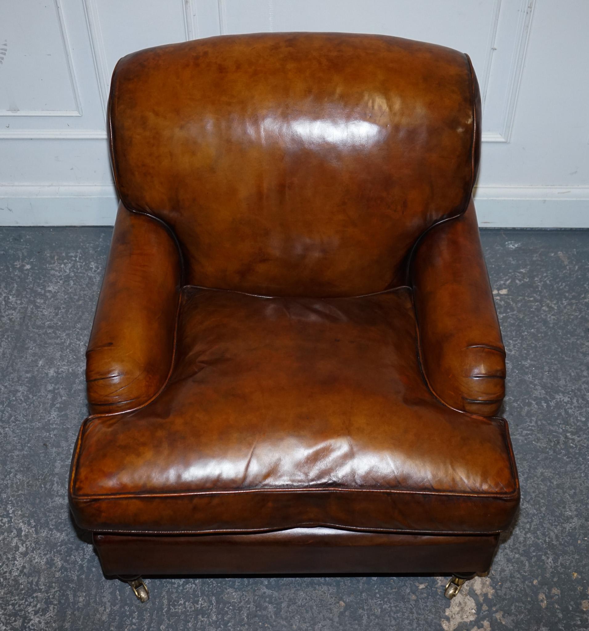 GRANDE COPPIA DI POLTRONE IN PELLE STILE Howard TINTE A MANO CUSCINI IN PIUMA In condizioni buone in vendita a Pulborough, GB