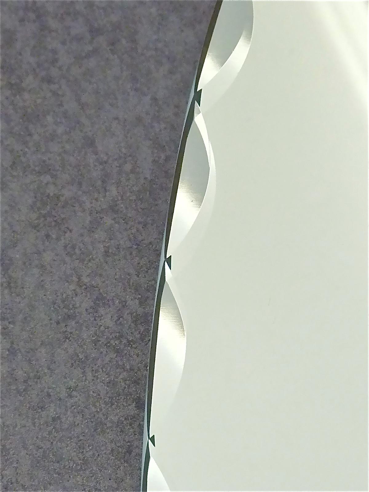 Großes Paar italienischer ovaler Spiegel aus facettiertem Kristallglas Fontana Arte aus der Mitte des Jahrhunderts (Italienisch) im Angebot