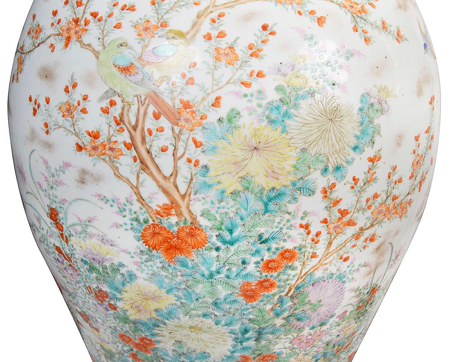 Grande coppia di vasi in porcellana giapponese Fukagawa su supporto, circa 1890. in vendita 1