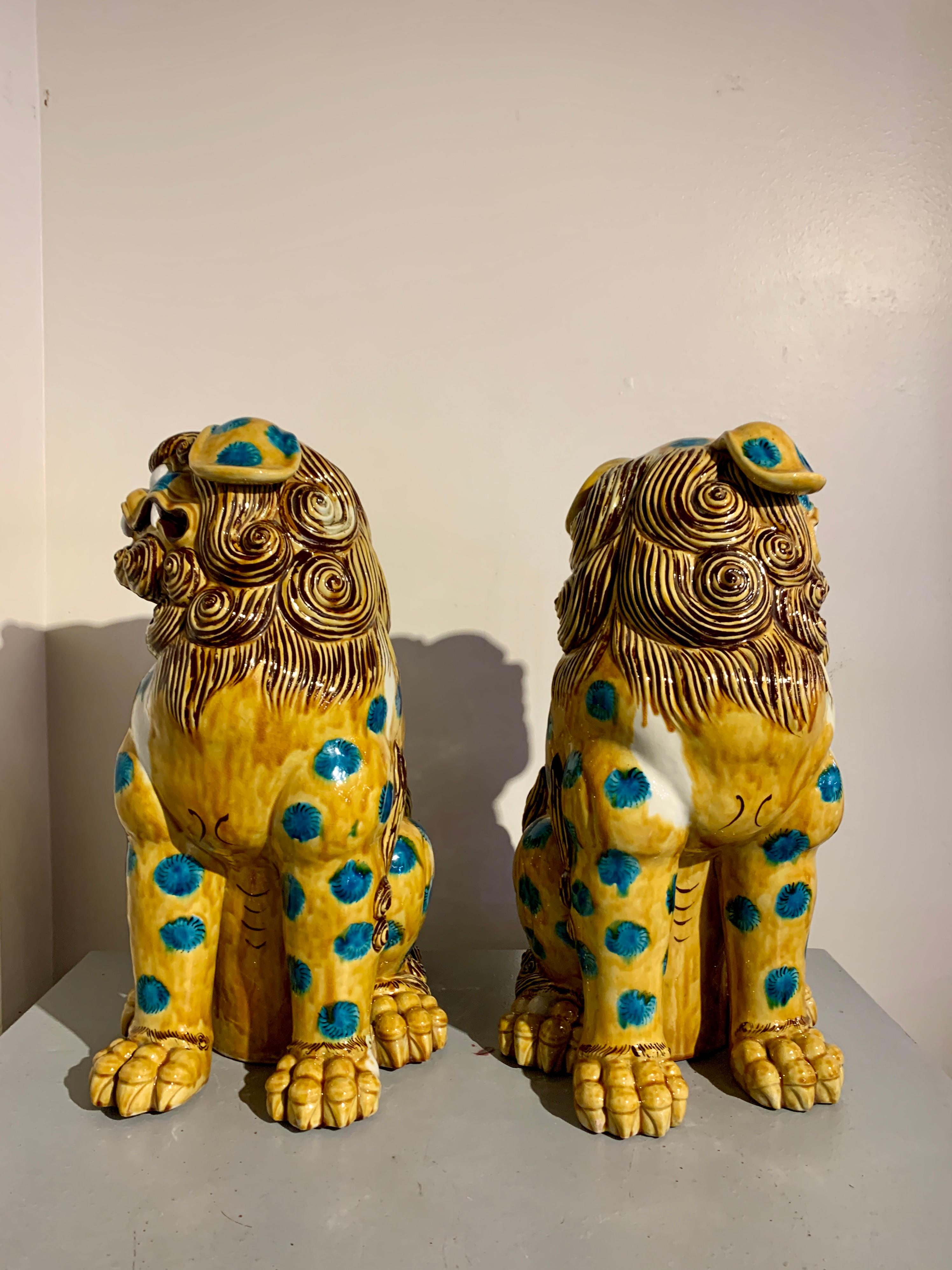 Large Pair Japanese Glazed Porcelain Lions, Komainu, Showa Era, 1960's, Japan In Good Condition In Austin, TX