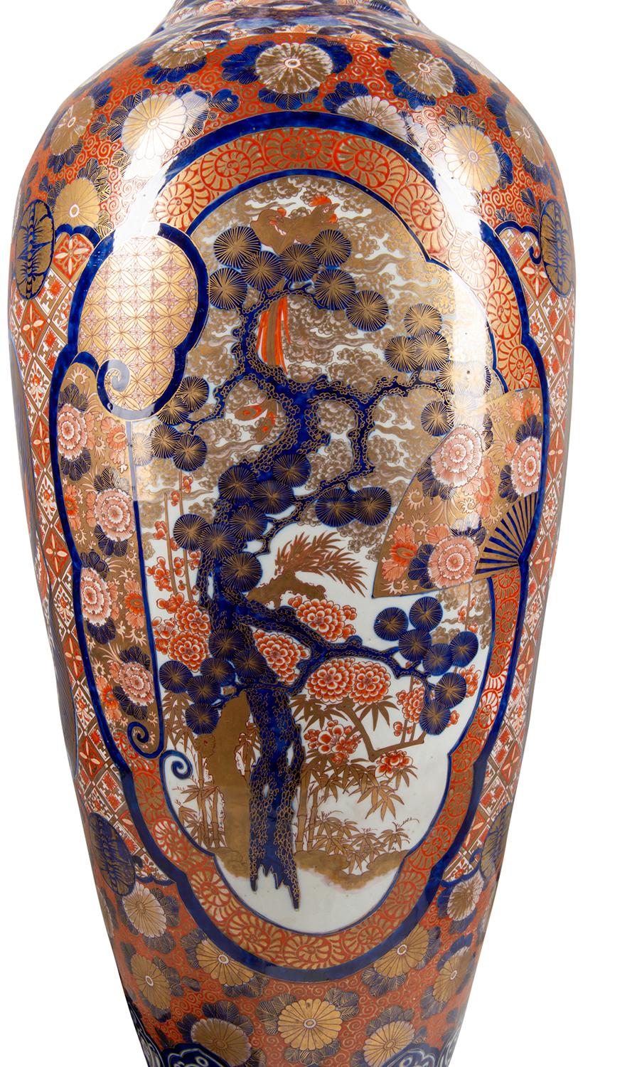 Large Pair of Japanese Imari Porcelain Vase, circa 1880 1
