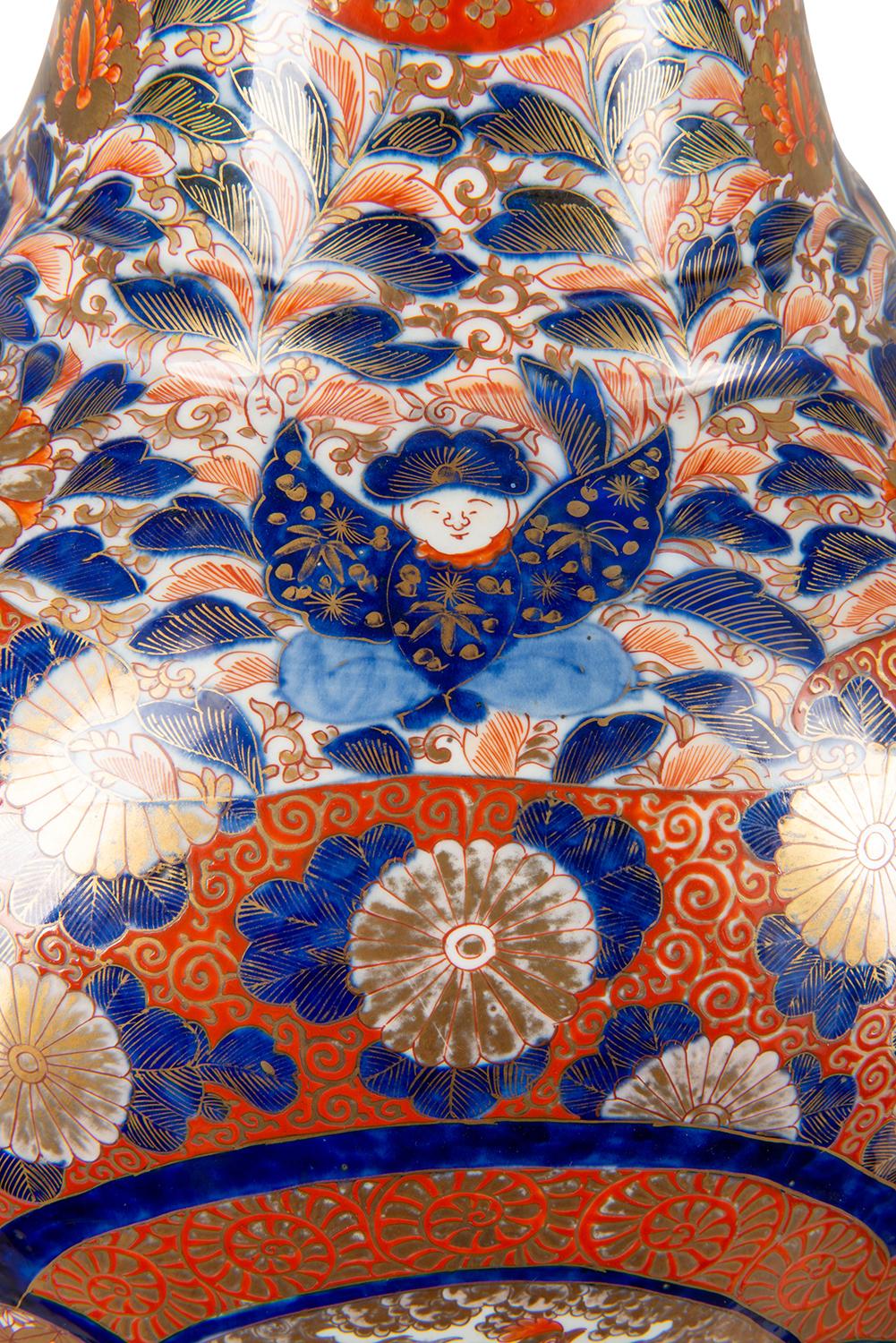 Large Pair of Japanese Imari Porcelain Vase, circa 1880 3
