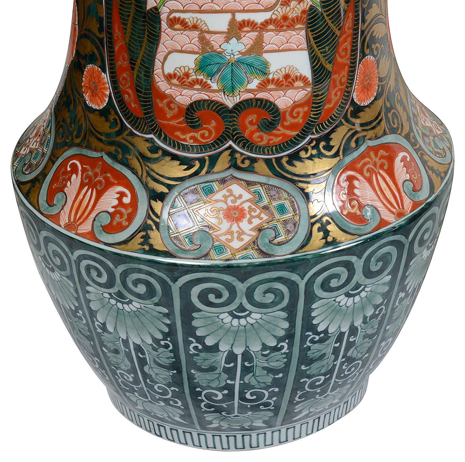 Large pair Japanese Imari Spill vases, C19th, 93cm high For Sale 2