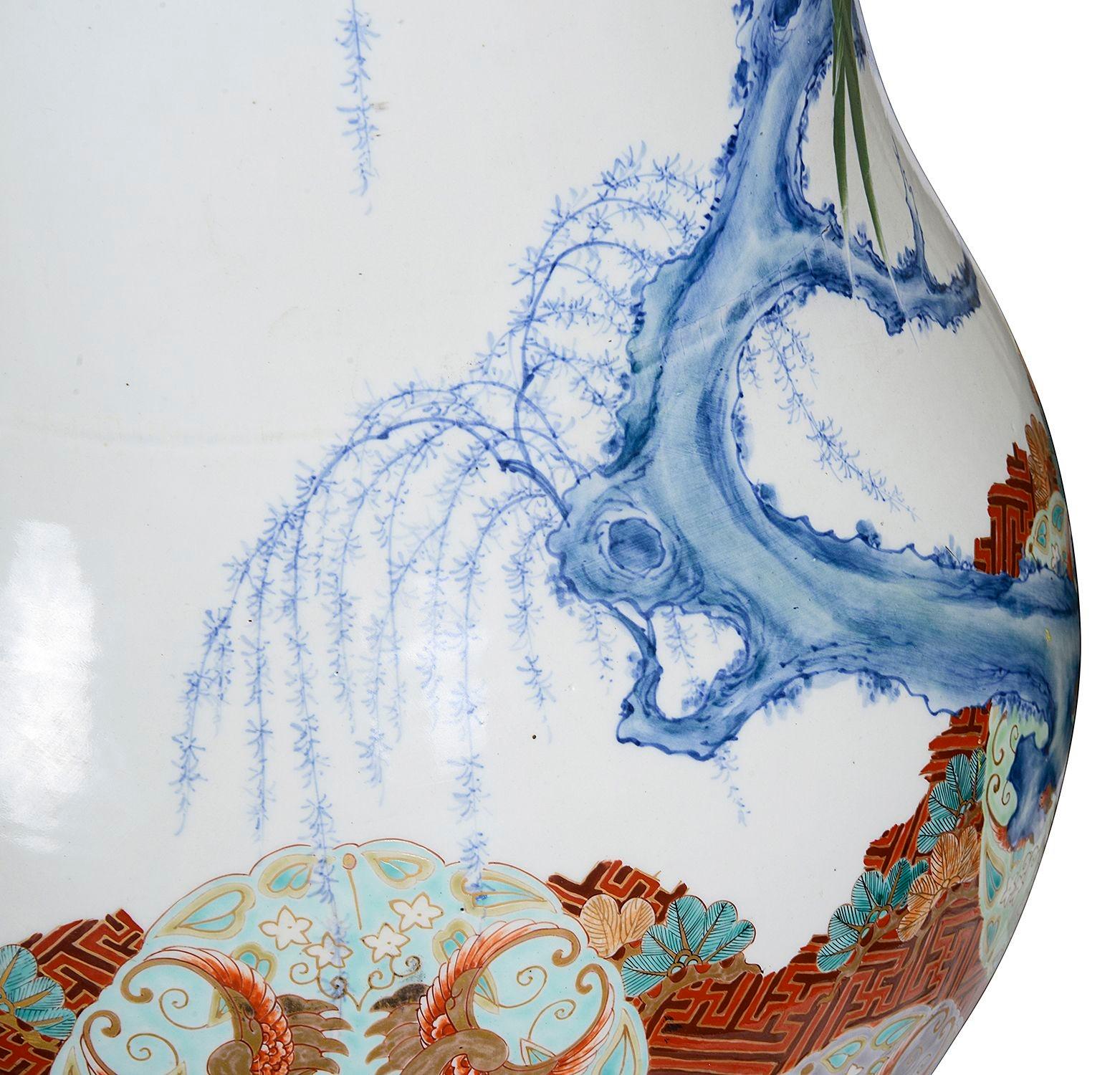 XIX secolo Grande coppia di vasi Imari giapponesi, circa 1890. in vendita