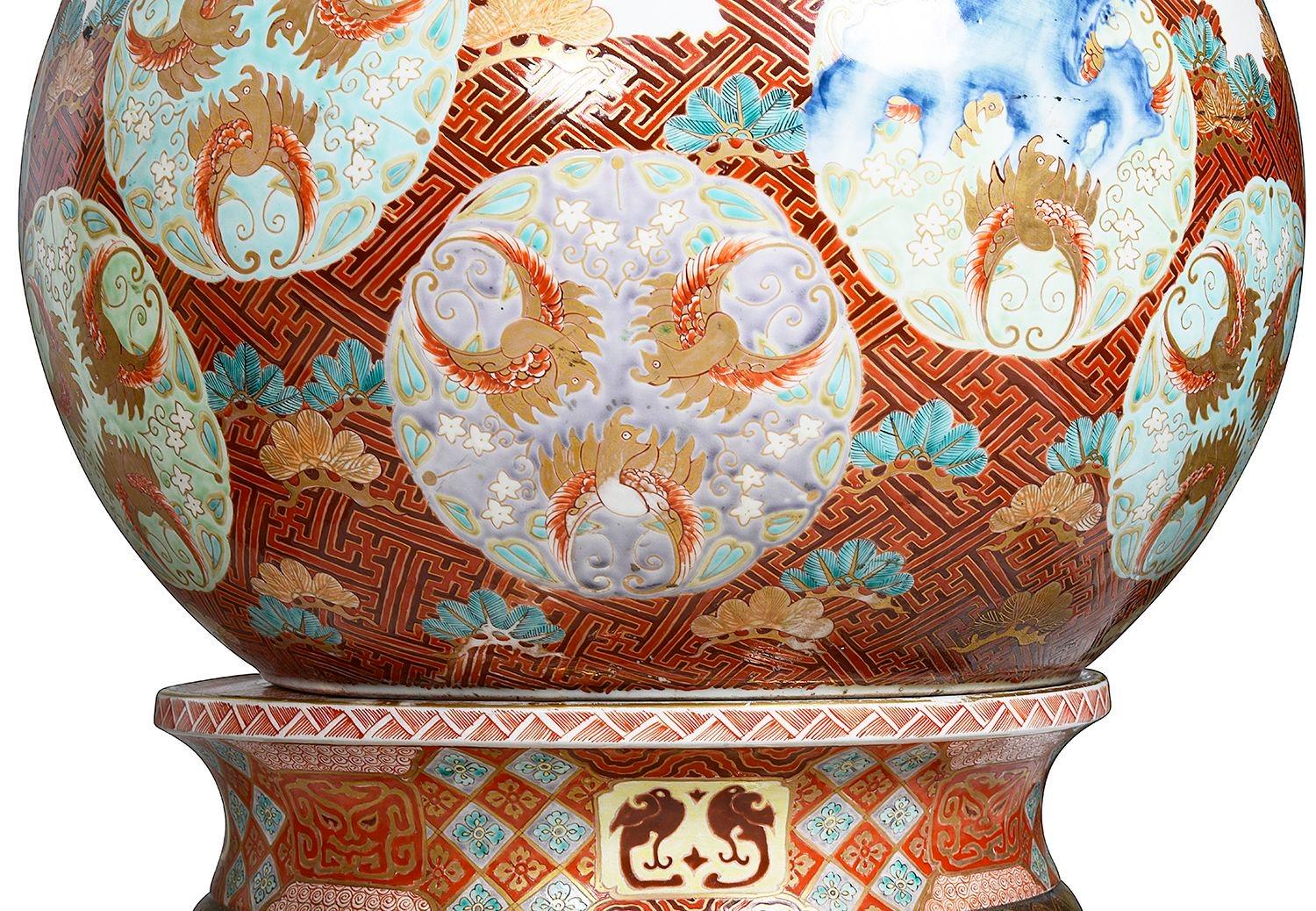 Grande coppia di vasi Imari giapponesi, circa 1890. in vendita 2