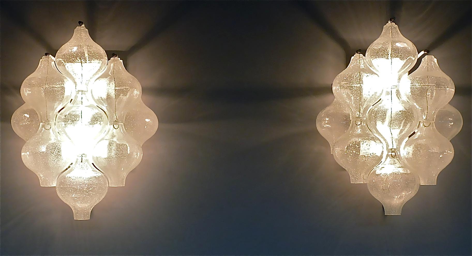 Large Pair of Kalmar Tulipan Wall Lights Sconces Murano Glass White Brass, 1960s In Good Condition For Sale In Nierstein am Rhein, DE