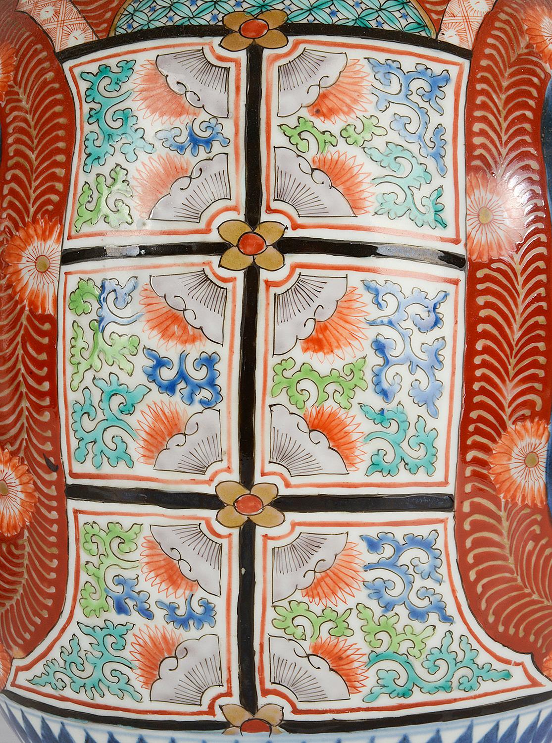Großes Paar japanische Kutani-Vasen aus der Meiji-Periode im Angebot 3