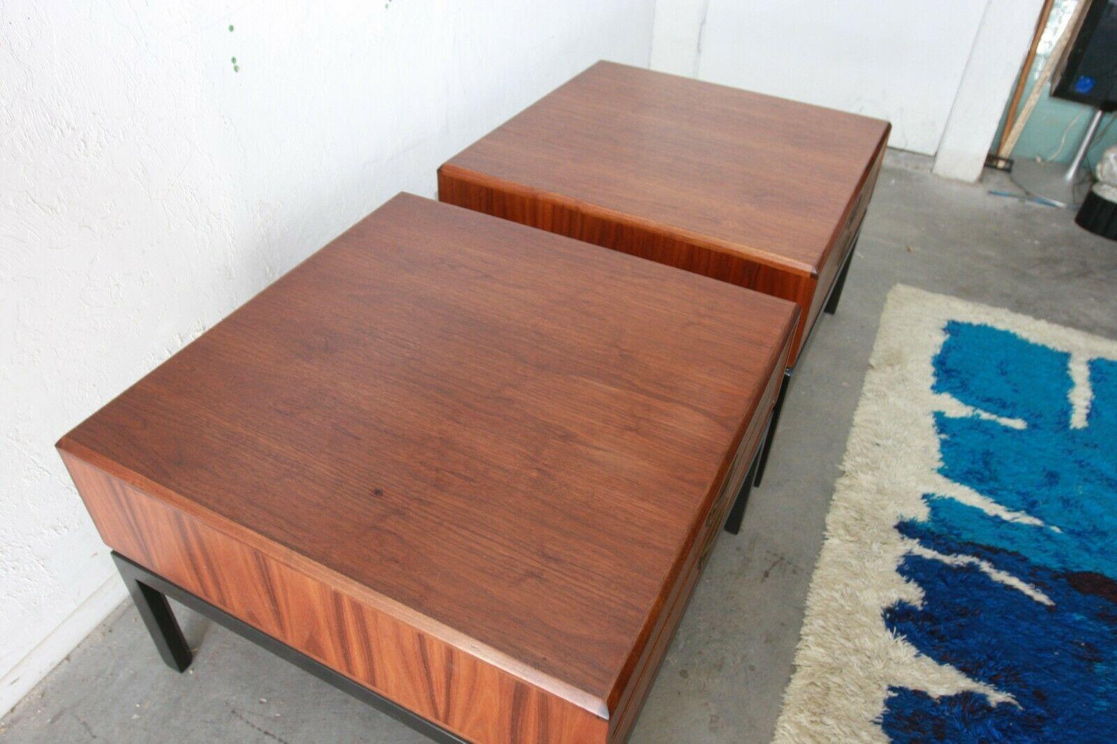 Large Pair Mid Century Modern Harvey Probber Founders Walnut End/ Side Tables In Good Condition In Las Vegas, NV
