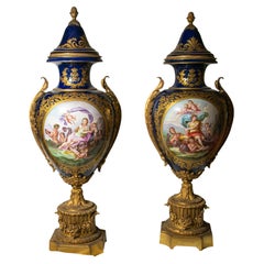 Grande paire de vases en porcelaine de Sèvres montés en bronze doré