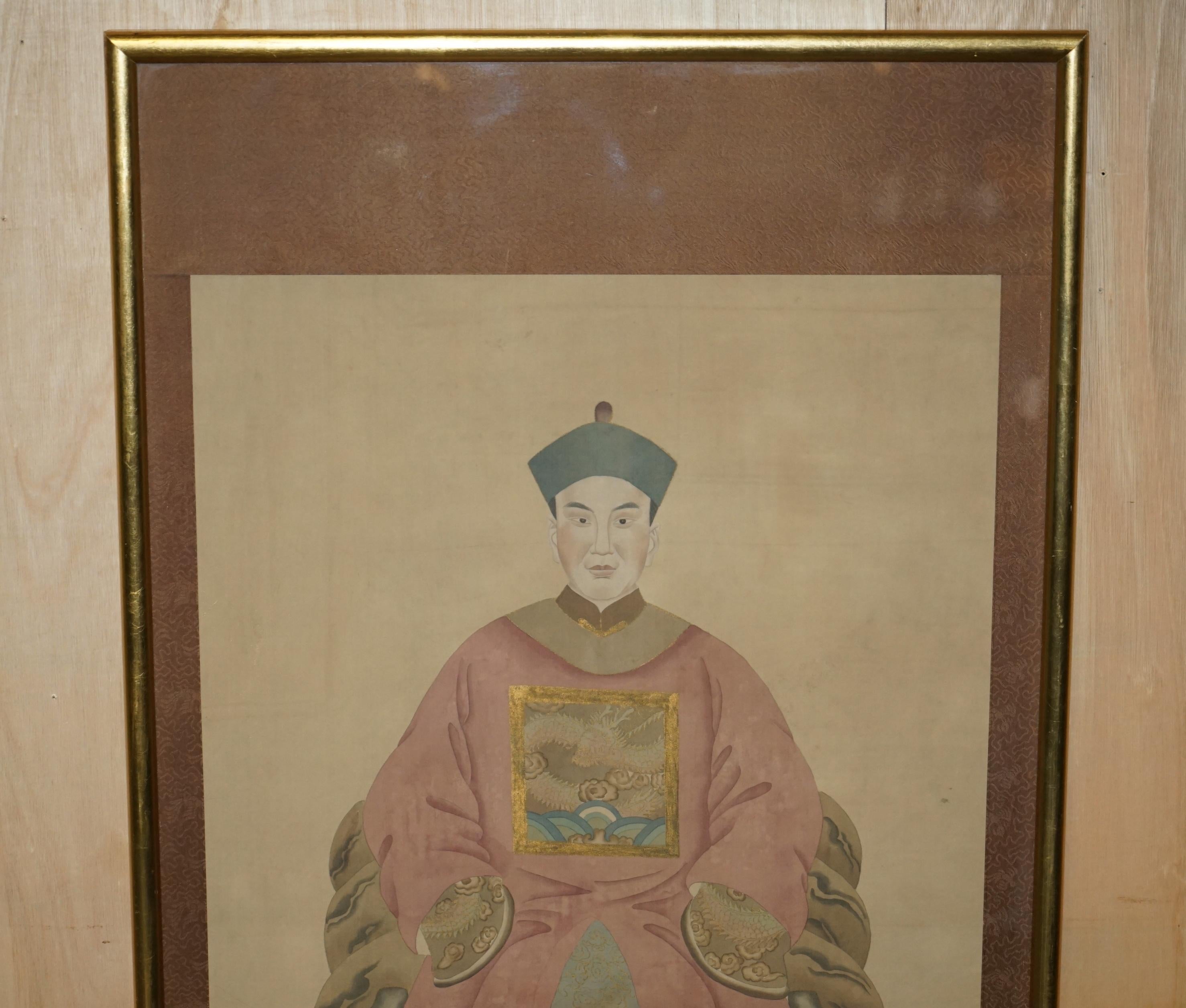 Grande paire de portraits ANCESTRALS DE CHINESE ANTIQUES 133X78CM avec reliures en or en vente 5