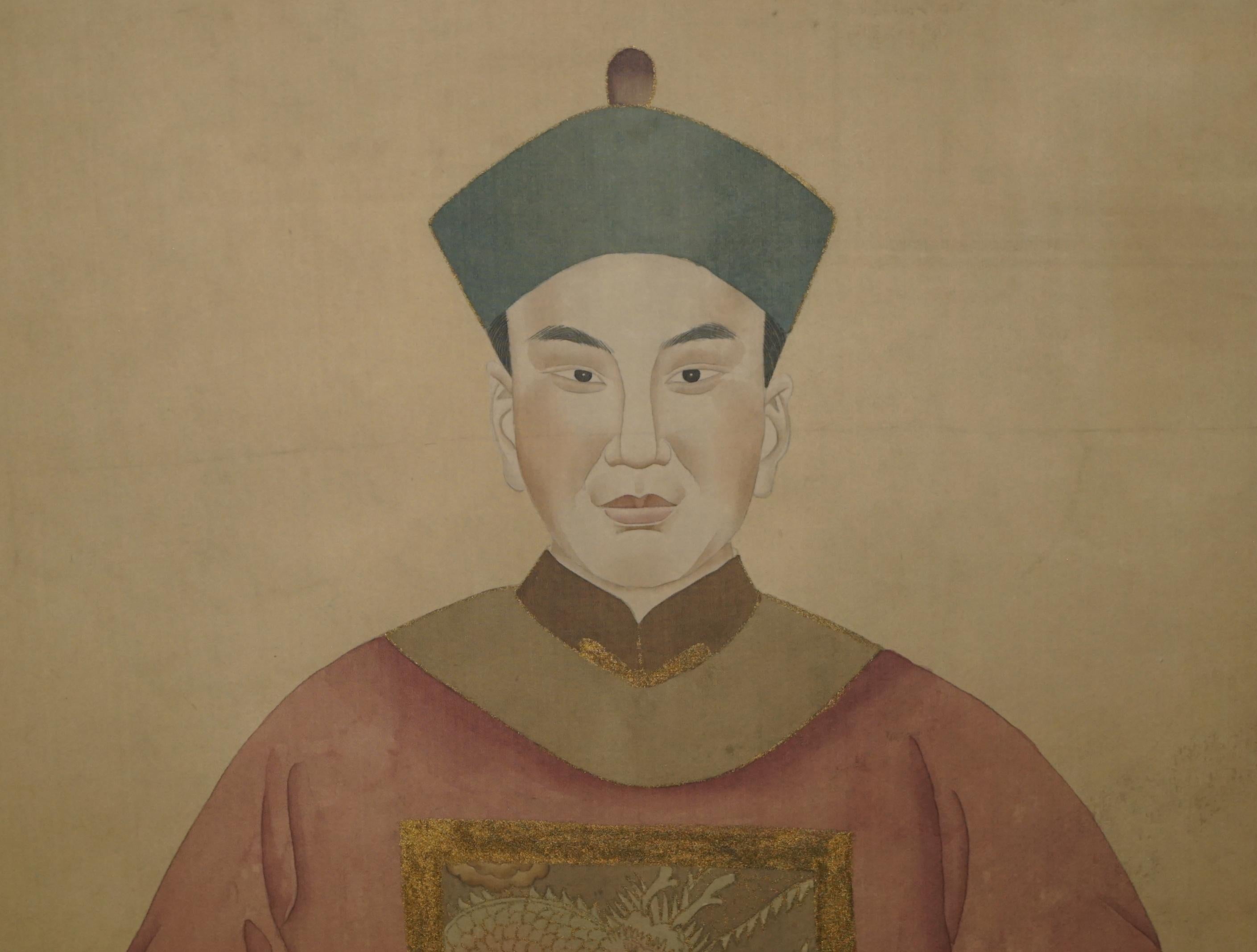 LARGE PAIR OF 133X78CM ANTIQUE CHINESE ANCESTRAL PORTRAITS MIT GOLDENEN Bordüren im Angebot 6