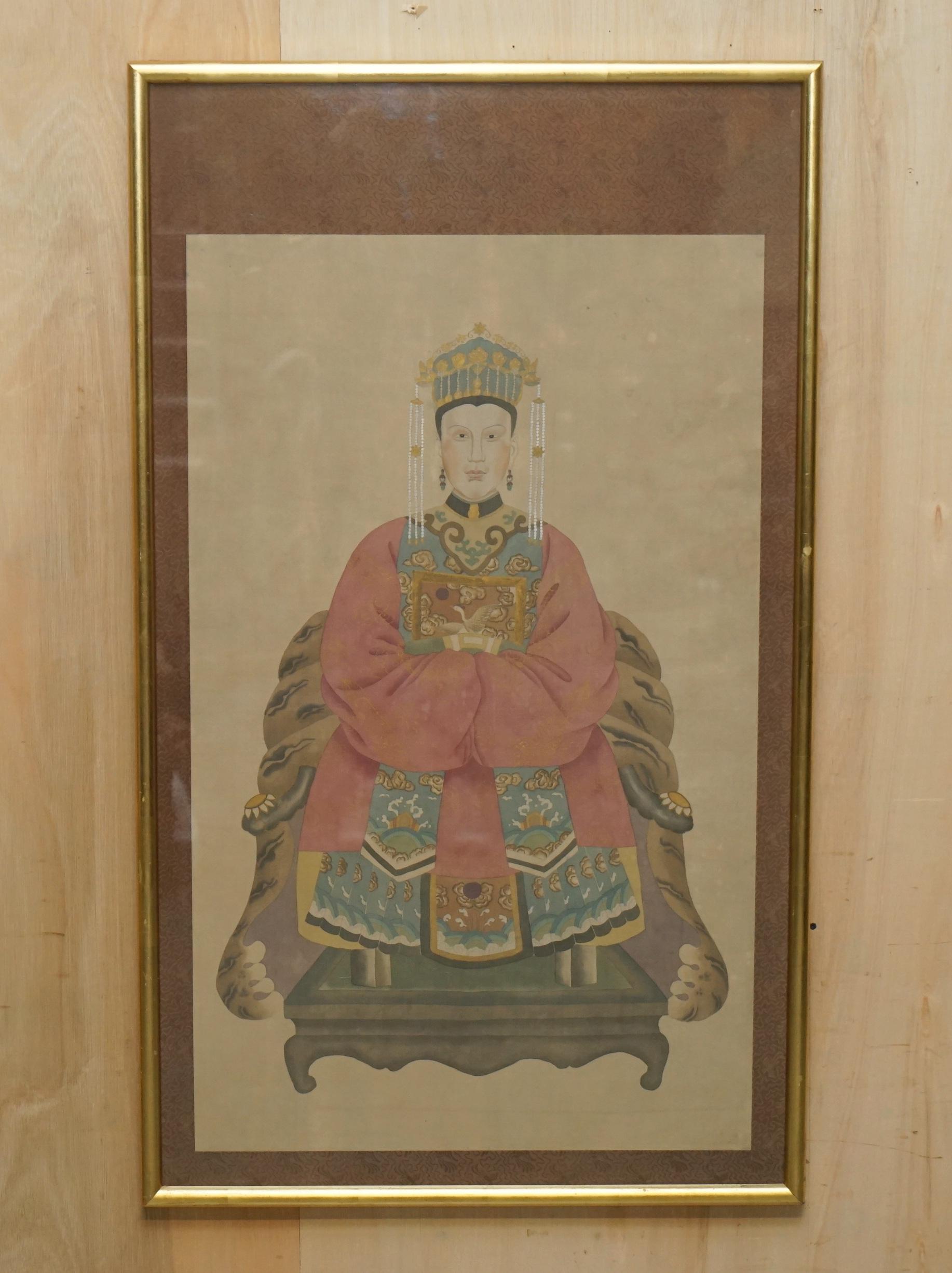 Nous sommes ravis d'offrir à la vente cette paire de portraits ancestraux chinois anciens sur papier original avec de jolis cadres vitrés.

J'ai une petite sélection de ces listés sous mes autres articles, il y a quelques singles, doubles moyen,