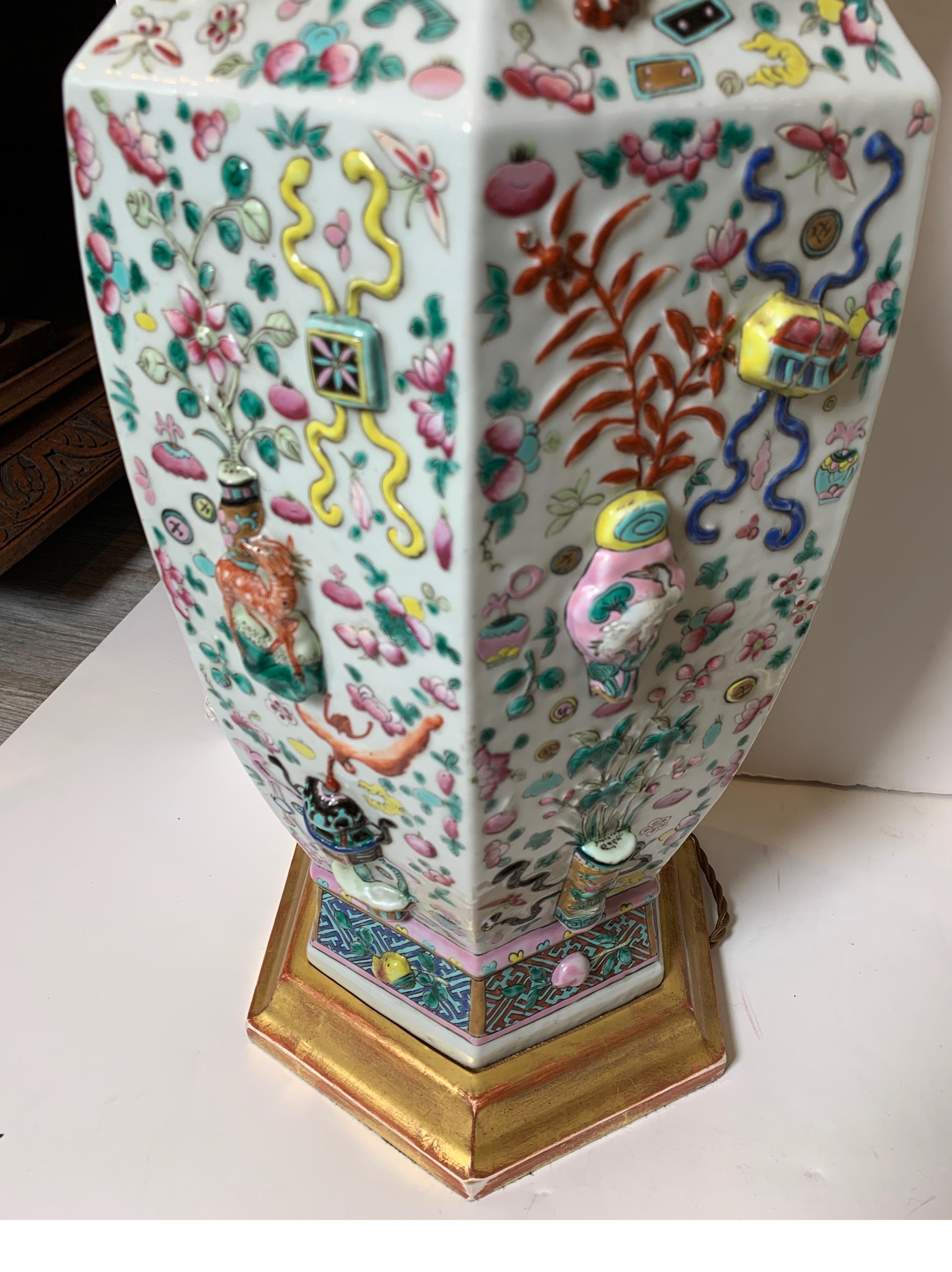 Large Pair of 1820s Chinese Export Porcelain Lamps 6