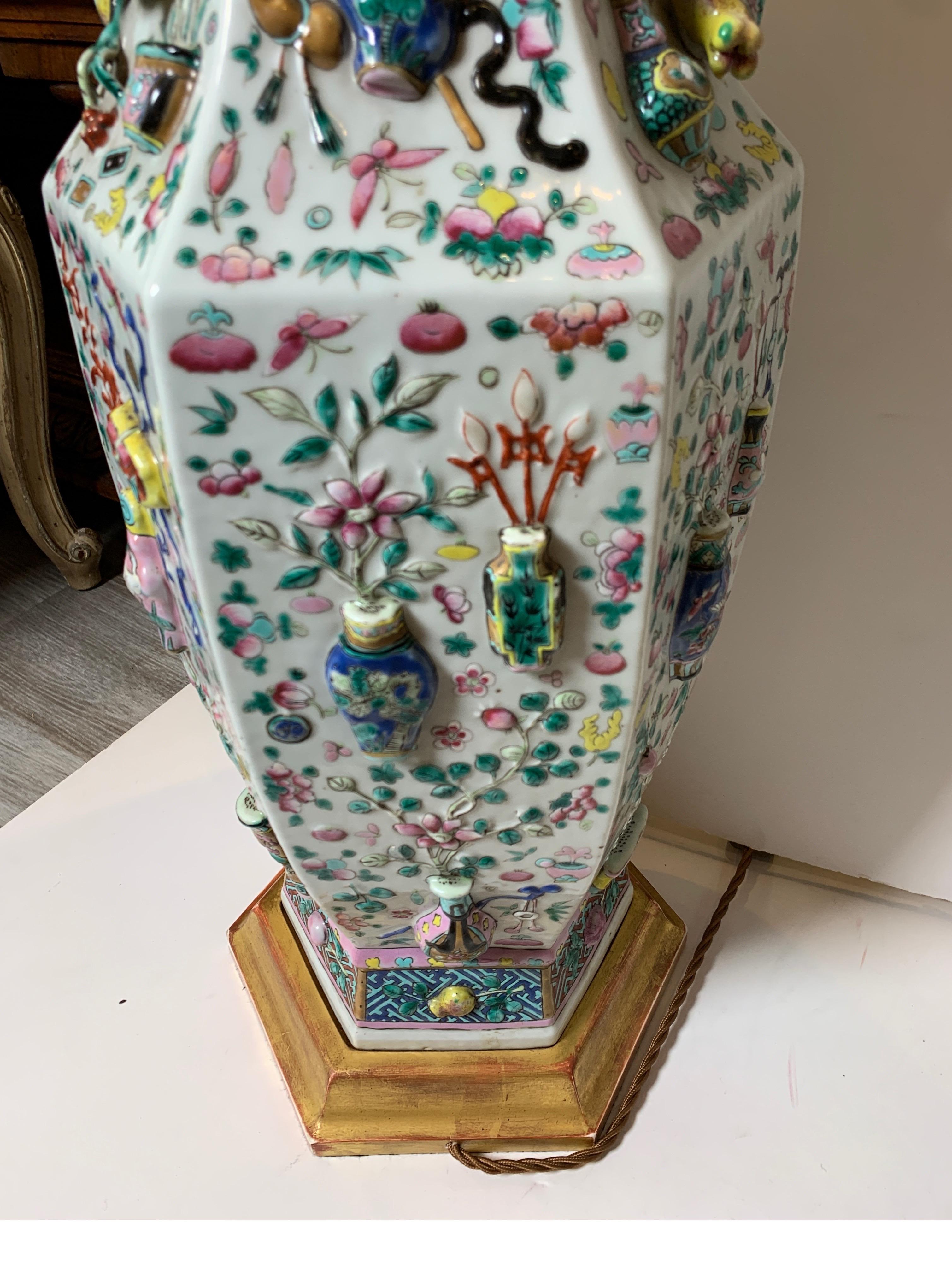 Large Pair of 1820s Chinese Export Porcelain Lamps 7