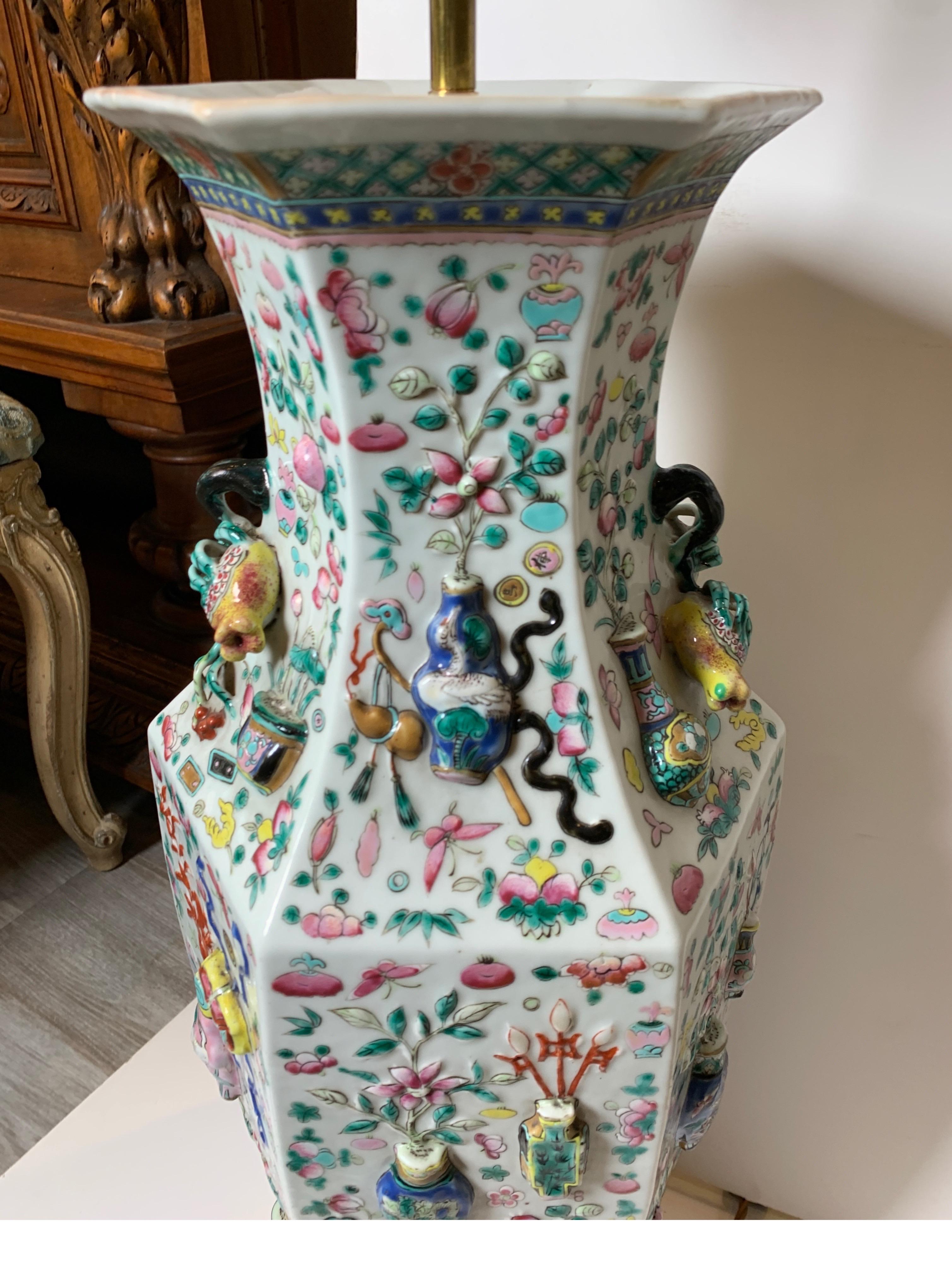 Large Pair of 1820s Chinese Export Porcelain Lamps 8