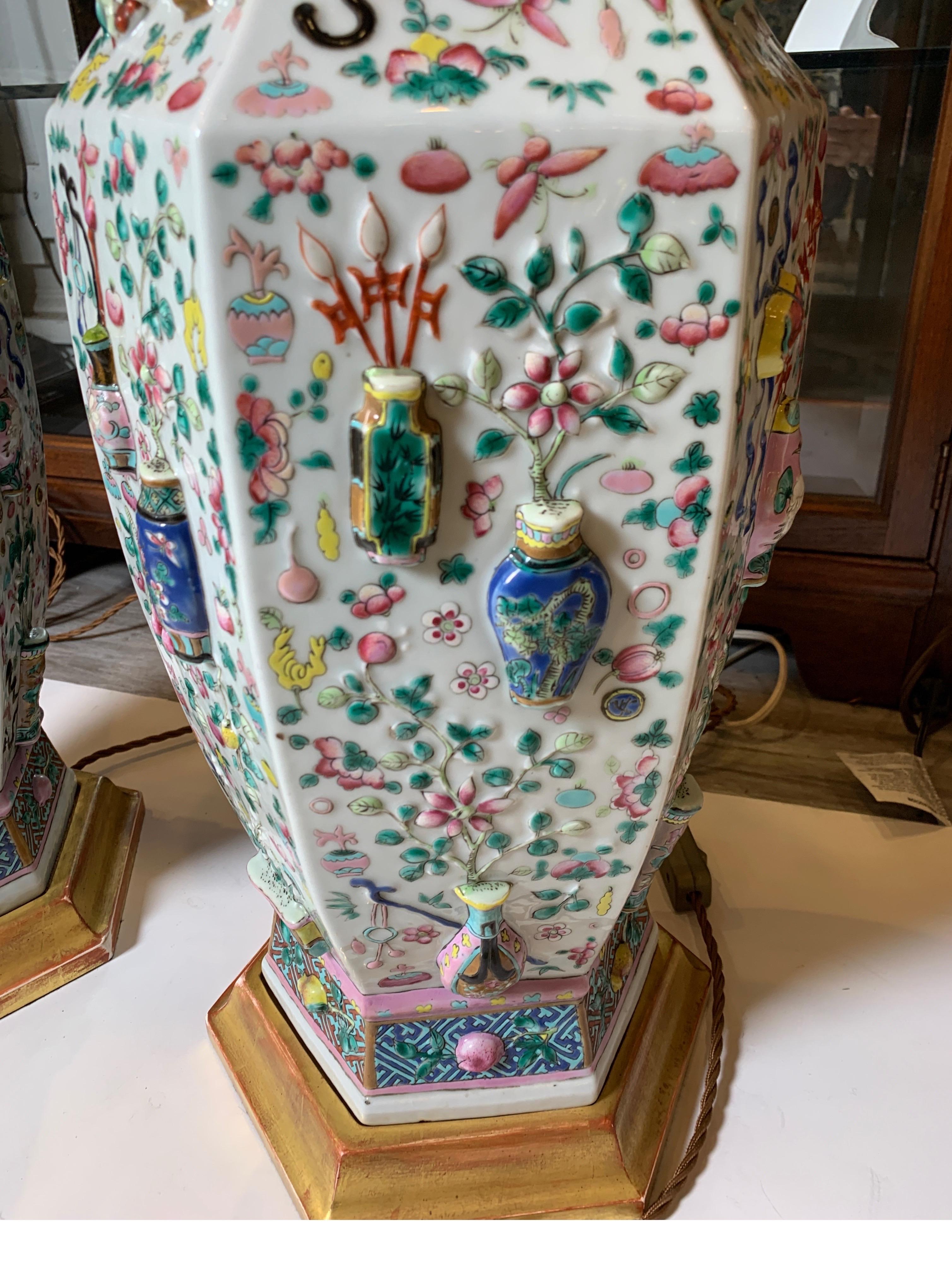 Large Pair of 1820s Chinese Export Porcelain Lamps 12