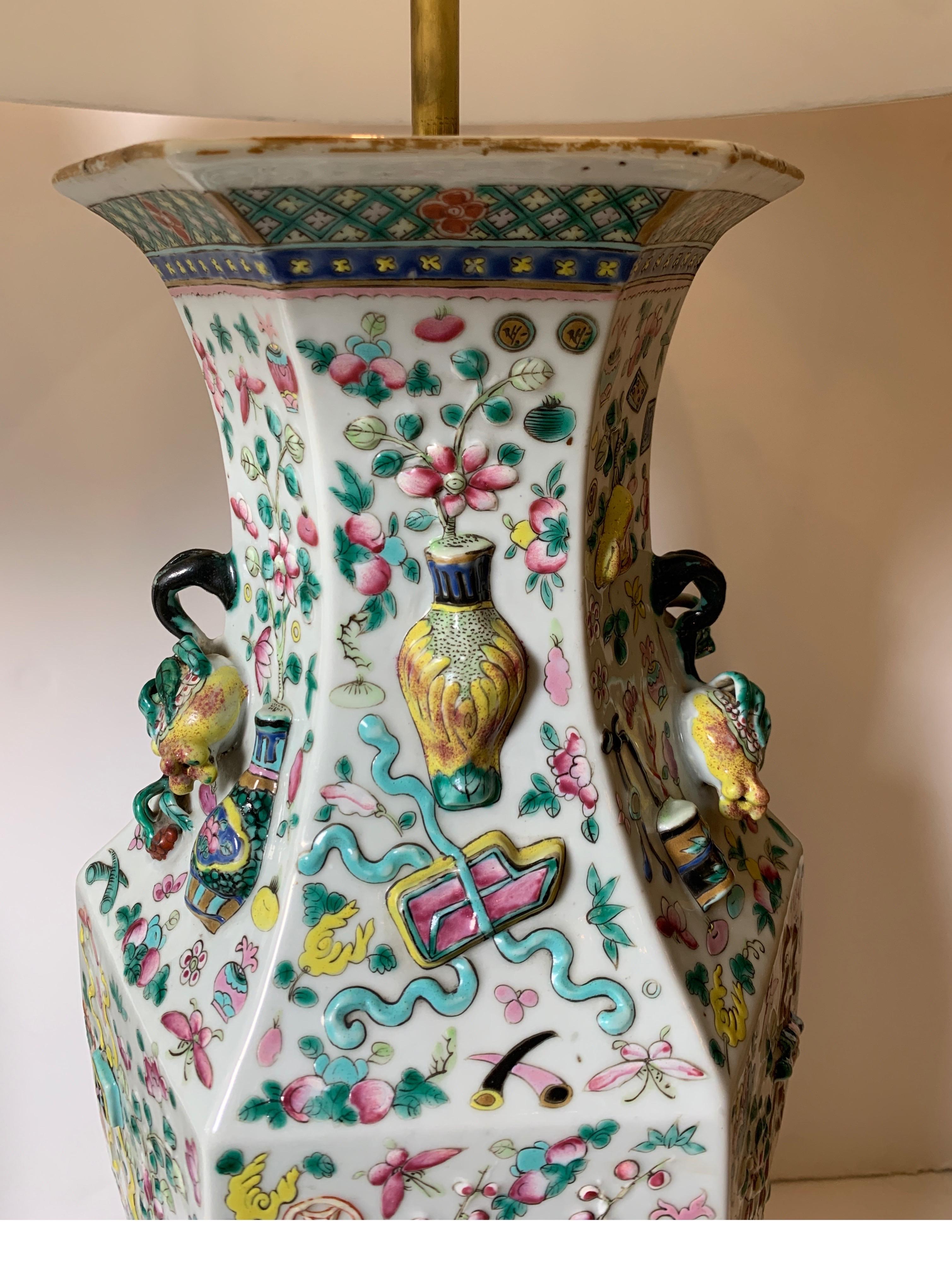 Large Pair of 1820s Chinese Export Porcelain Lamps 1