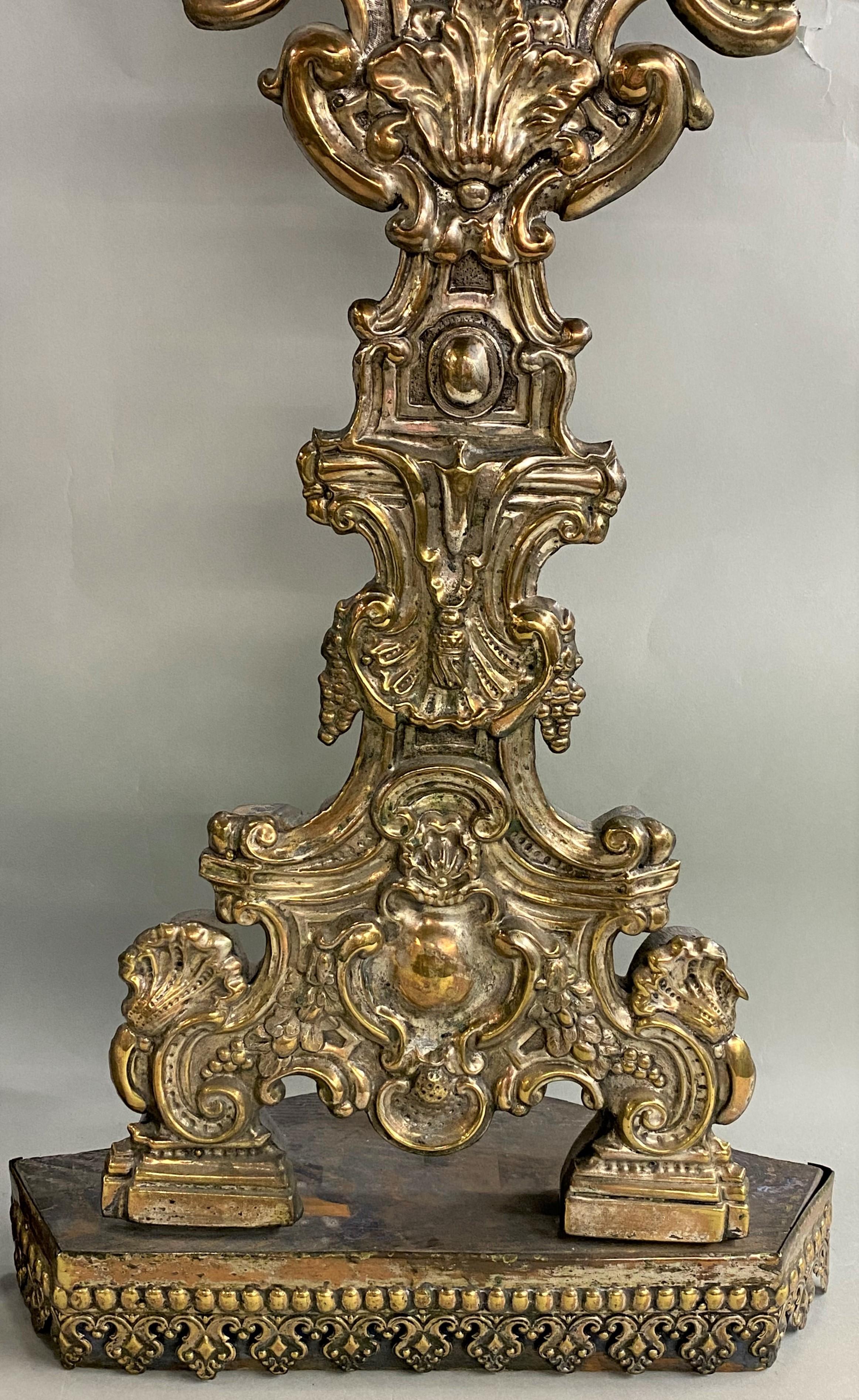Großes Paar italienische versilberte Reliquaries aus dem 18. / 19. Jahrhundert im Zustand „Gut“ im Angebot in Milford, NH