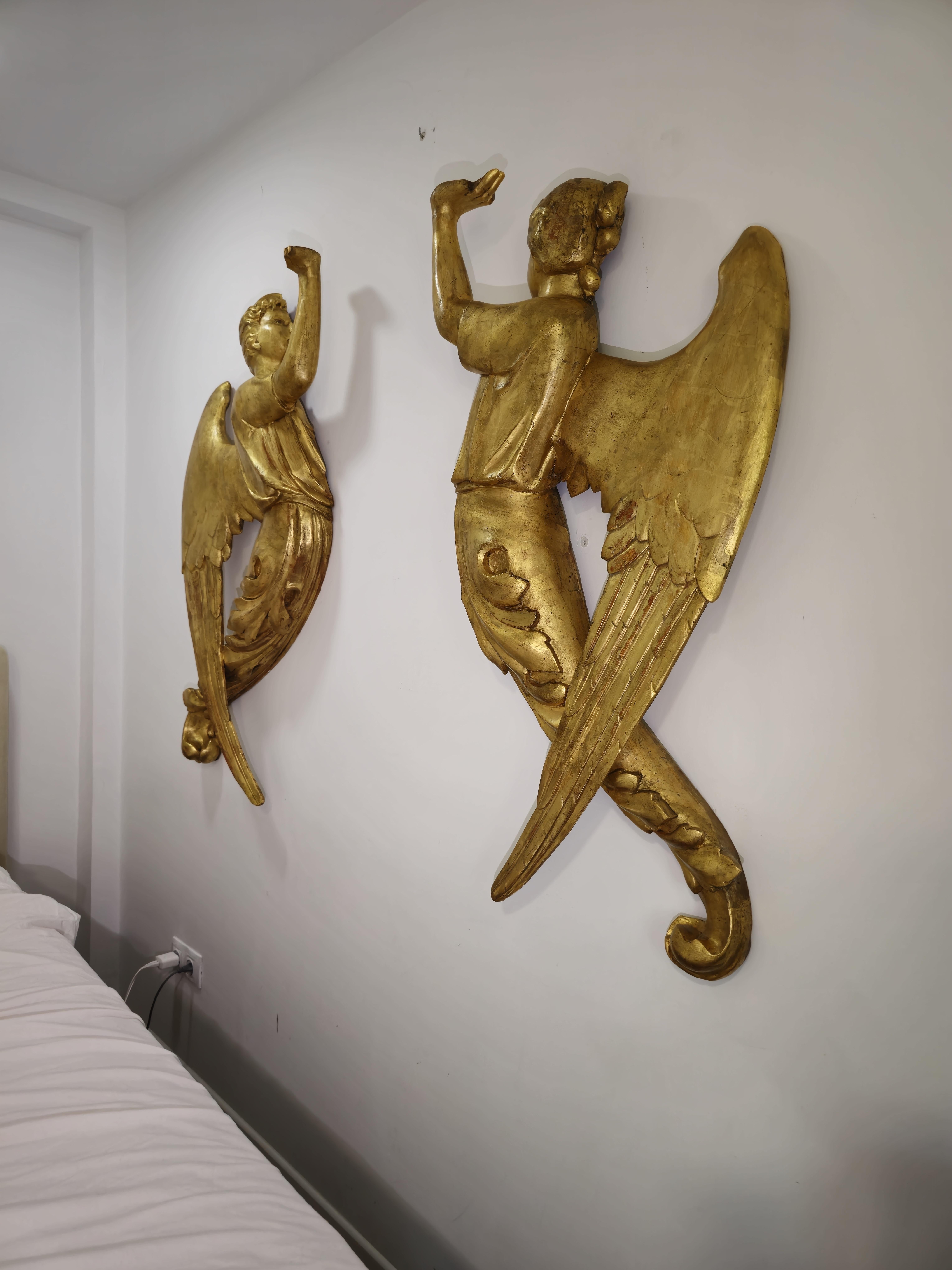 Large Pair of 18th Century Angels in Gilded Wood with 24k Gold 105 cm high For Sale 9