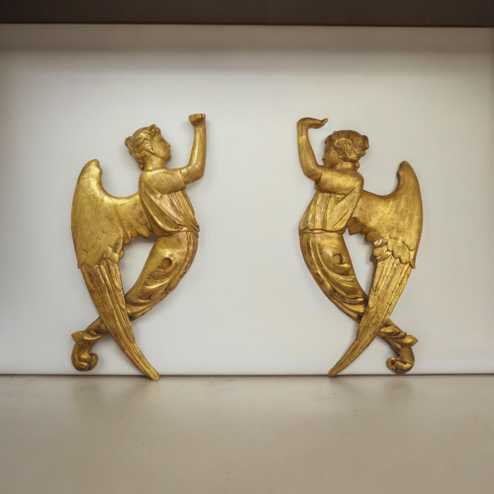 Large Pair of 18th Century Angels in Gilded Wood with 24k Gold 105 cm high For Sale 13