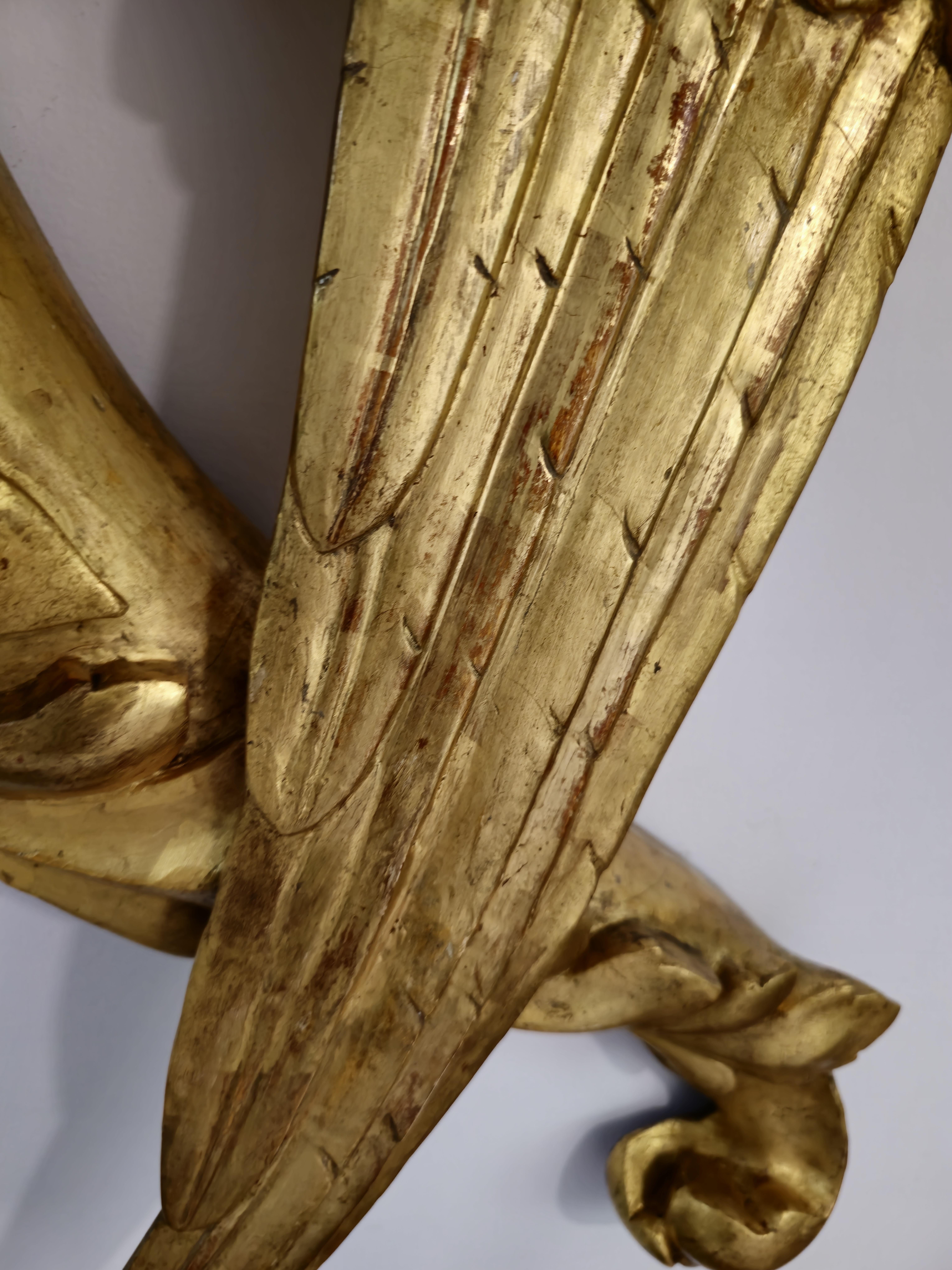 Large Pair of 18th Century Angels in Gilded Wood with 24k Gold 105 cm high For Sale 2