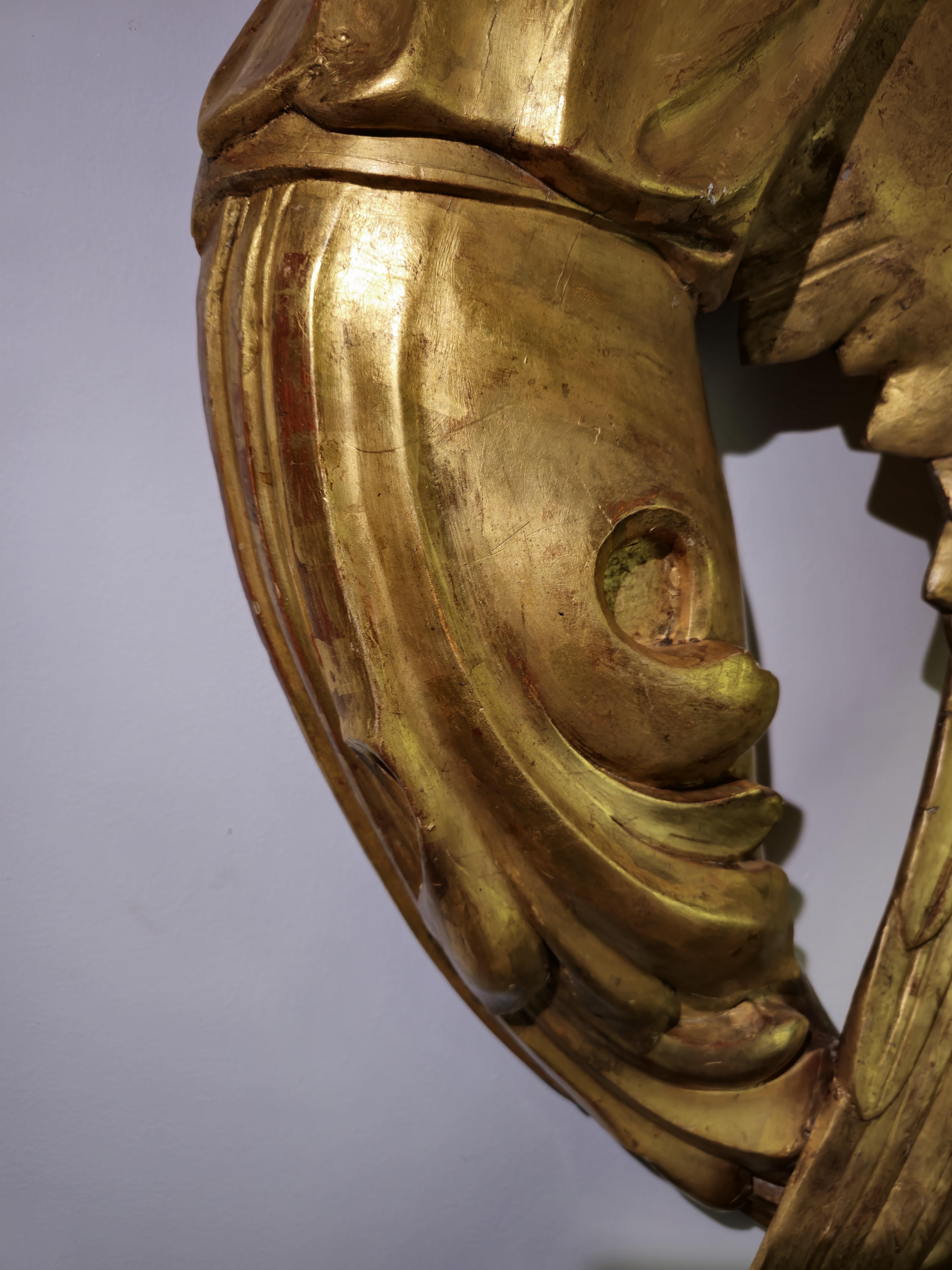 Large Pair of 18th Century Angels in Gilded Wood with 24k Gold 105 cm high For Sale 4