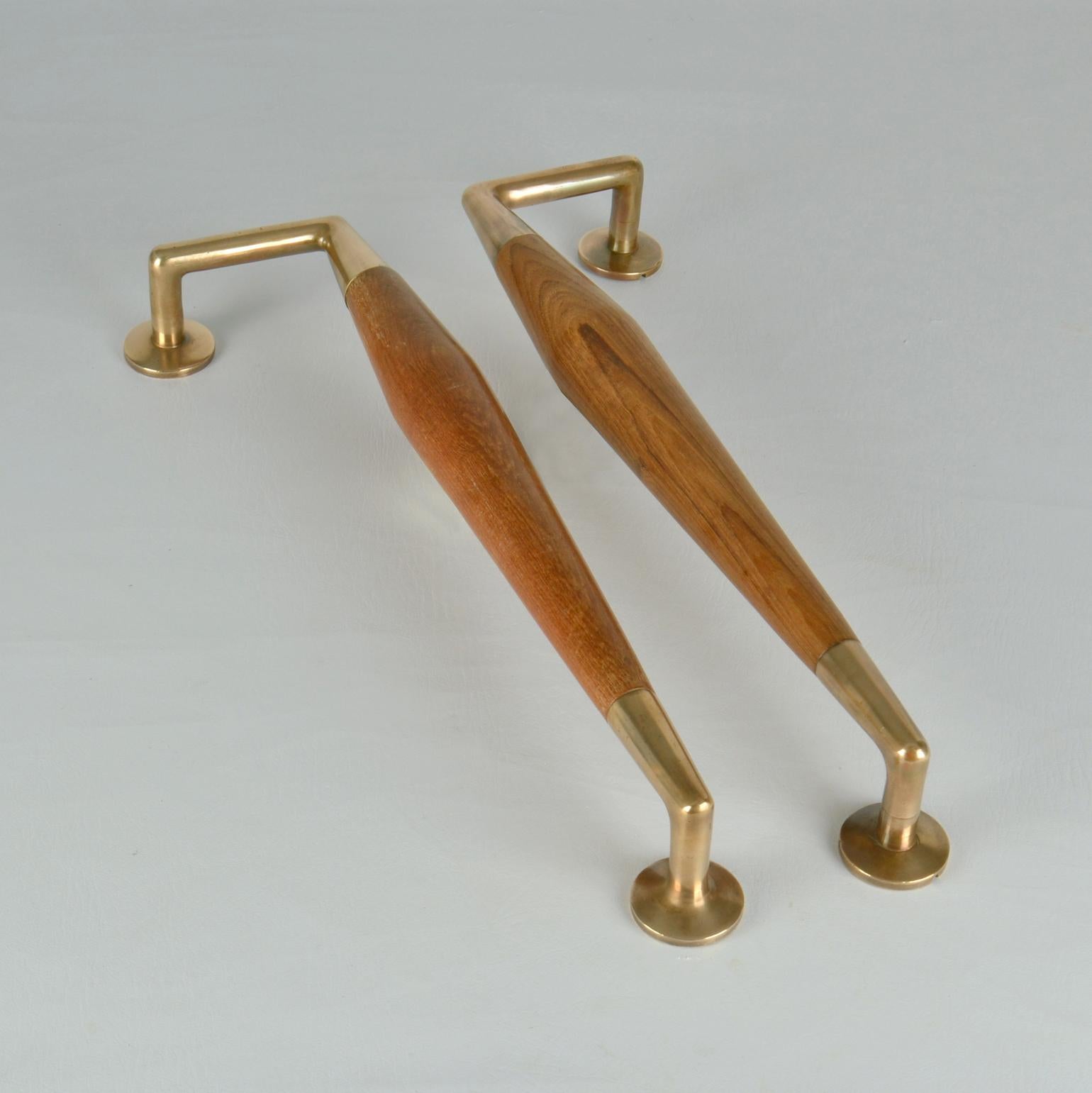 Pair of 1950's push and pull pool ‘L’ shaped door handles are made from cast copper mounts and stained in beech wood. The wooden hand grips are lathed forming the pair into elongated diamond cones. The materials are monochromatic and neutral, with