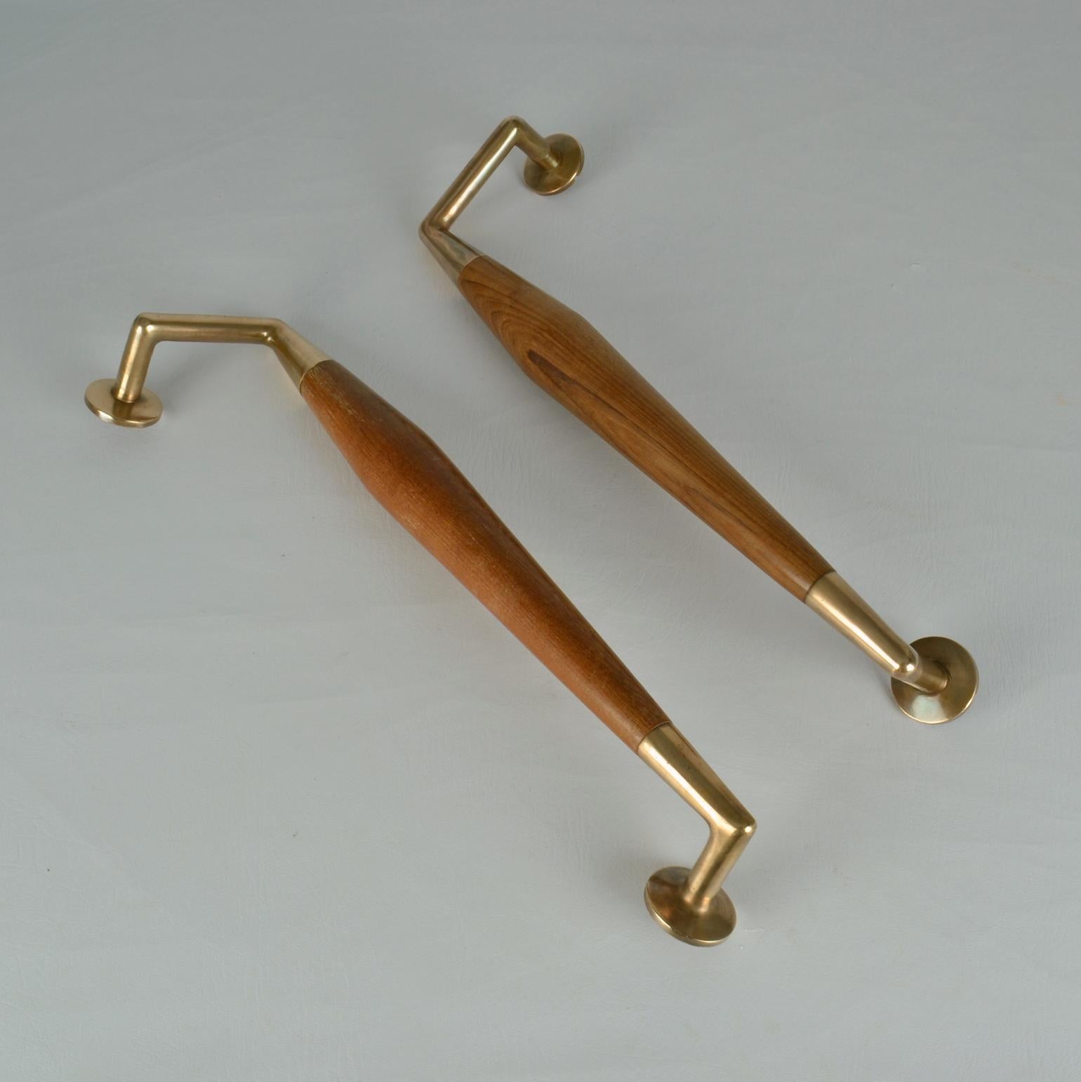 Large Pair of 1950's Beech and Copper Push and Pull Door Handles In Excellent Condition In London, GB