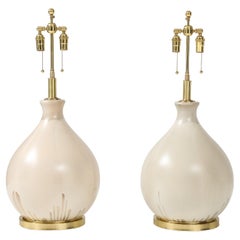 Grande coppia di lampade a forma di palloncino degli anni '70 con smalto color avorio
