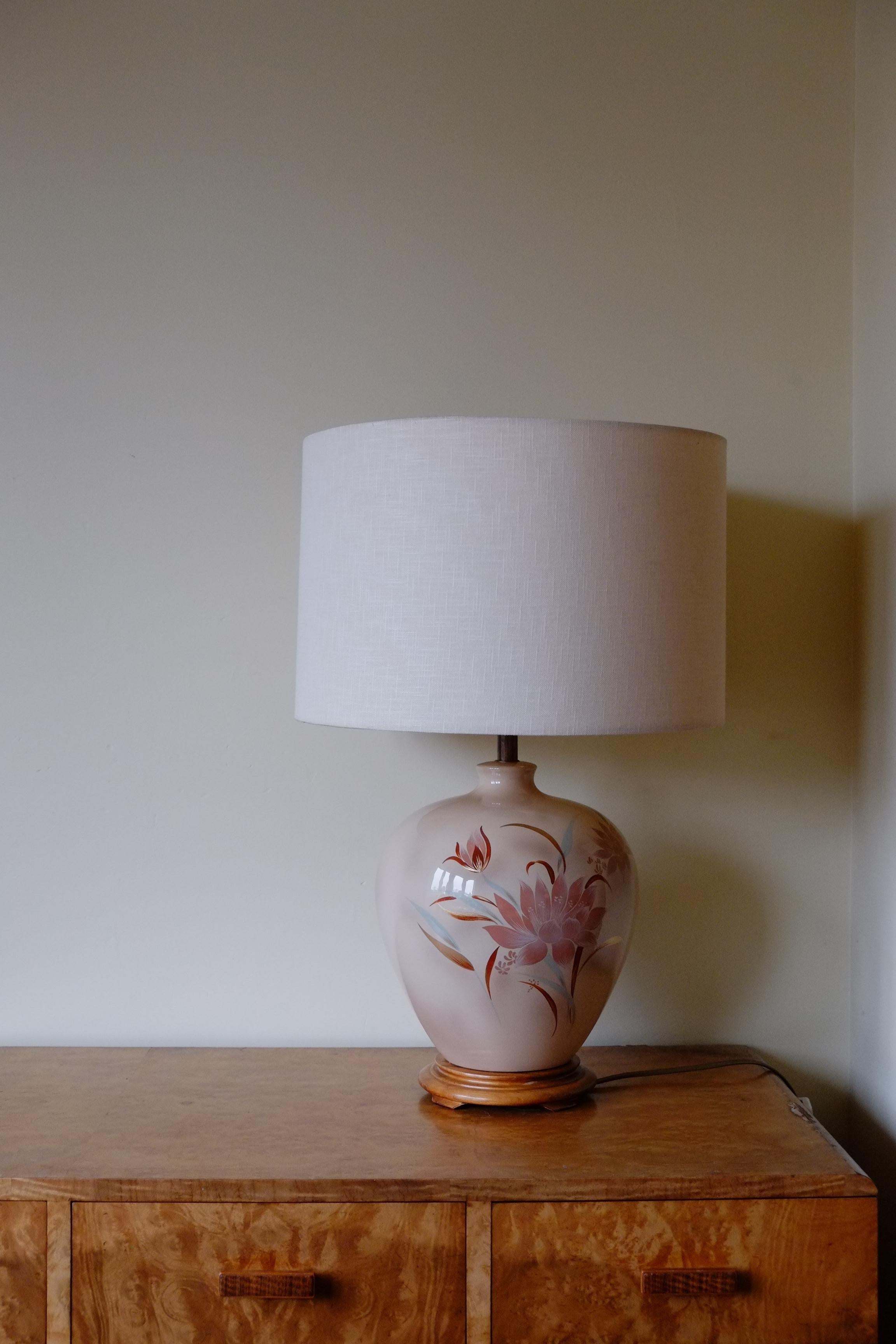 Großes Paar 1980er Jahre florale rosa Keramik JAR Lampen im Angebot 3