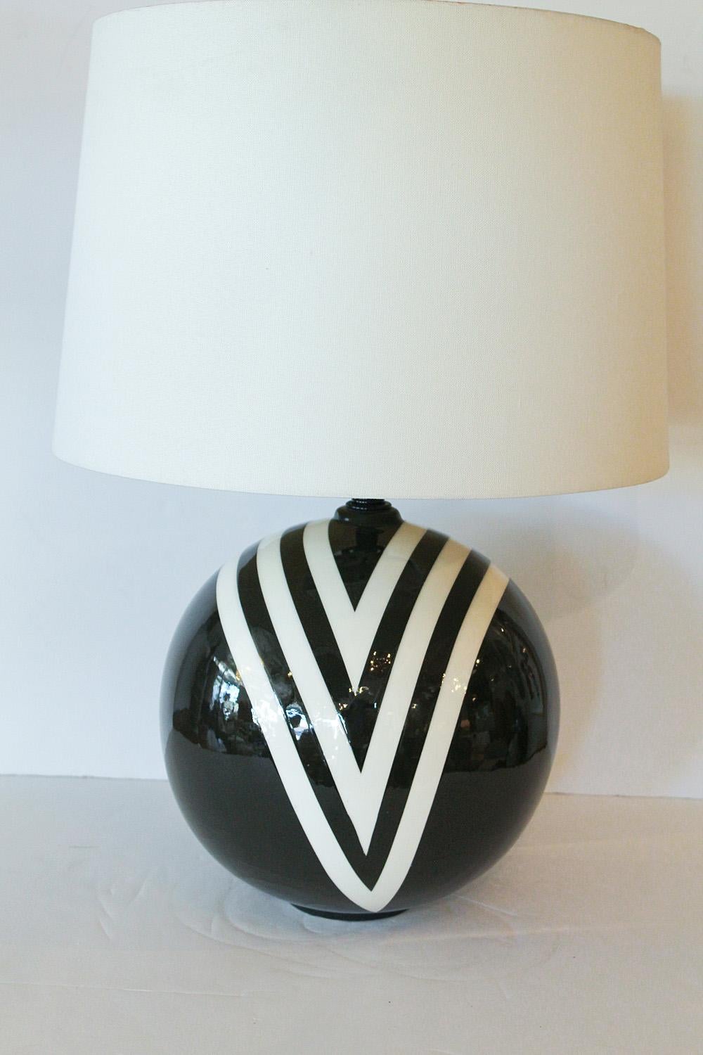 Hand-Painted Large Pair of 1980's Graphic Black and White Ceramic Lamps For Sale