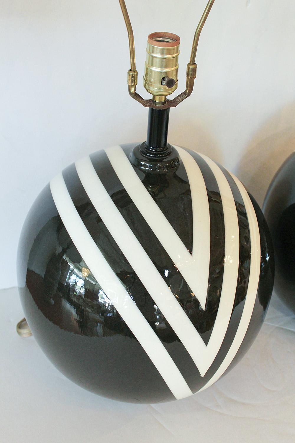 Large Pair of 1980's Graphic Black and White Ceramic Lamps In Good Condition For Sale In North Miami, FL
