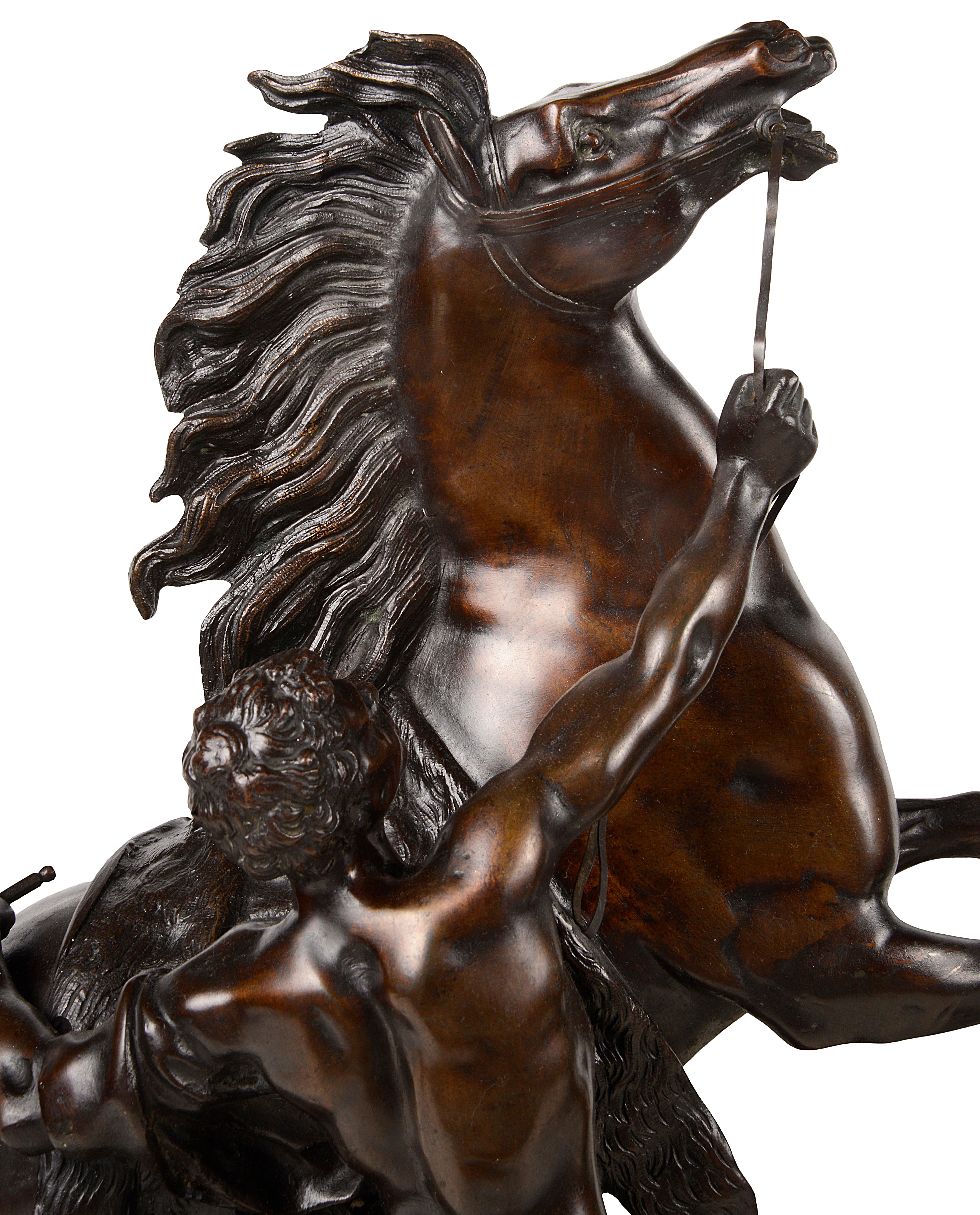 Francese Grande coppia di cavalli di Marly in bronzo del XIX secolo, dopo Coustou in vendita