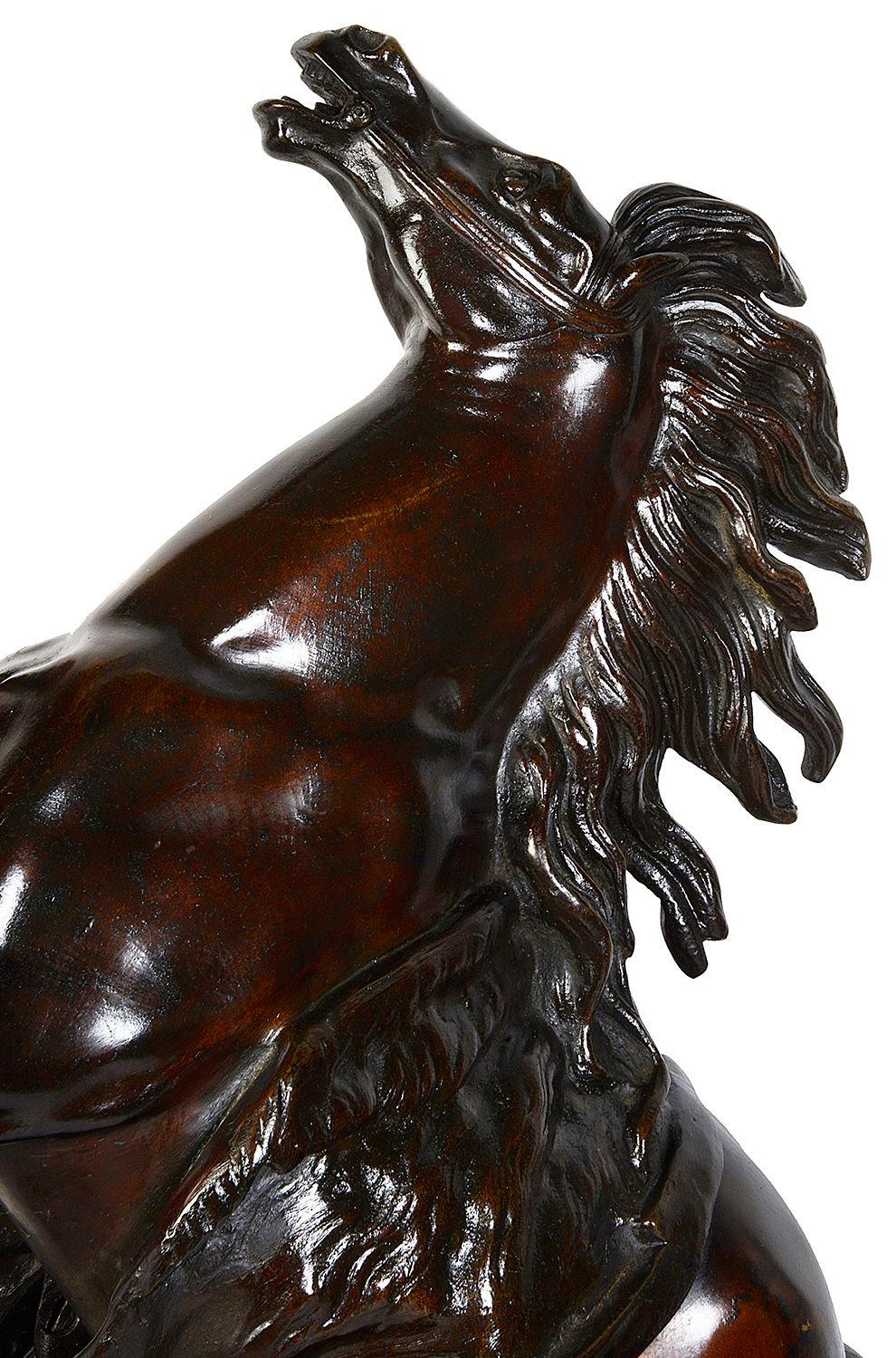 Francese Grande coppia di cavalli di Marly in bronzo del XIX secolo su cavalletti Boulle 32