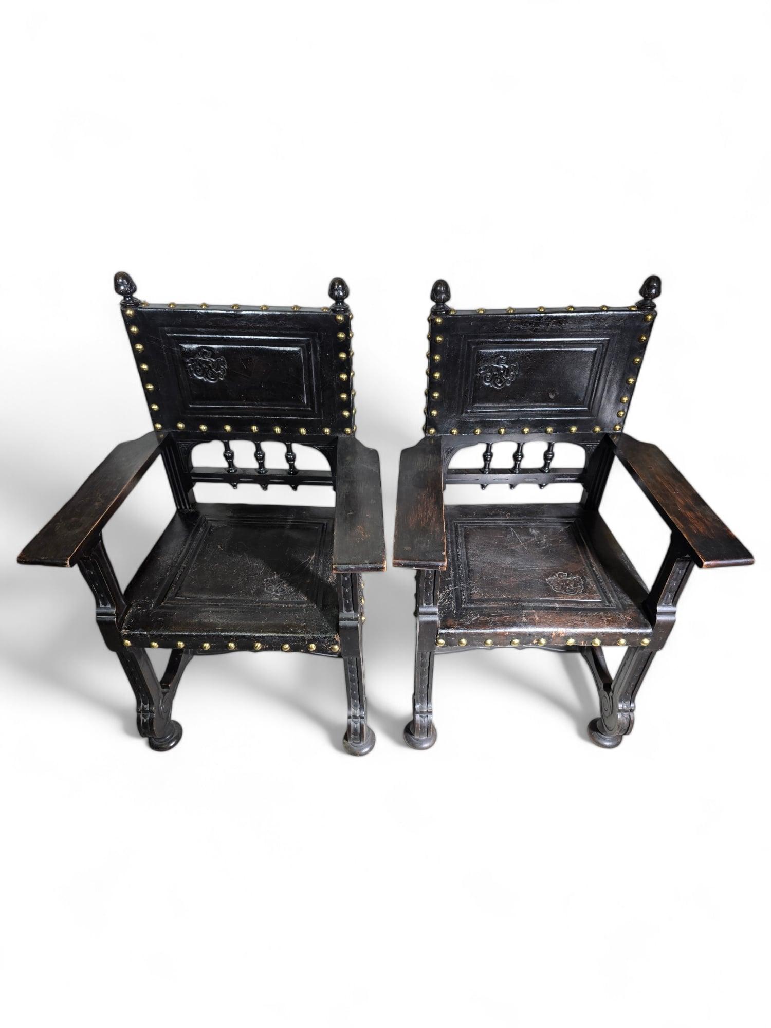 Grande paire de fauteuils castillans du XIXe siècle en vente 6