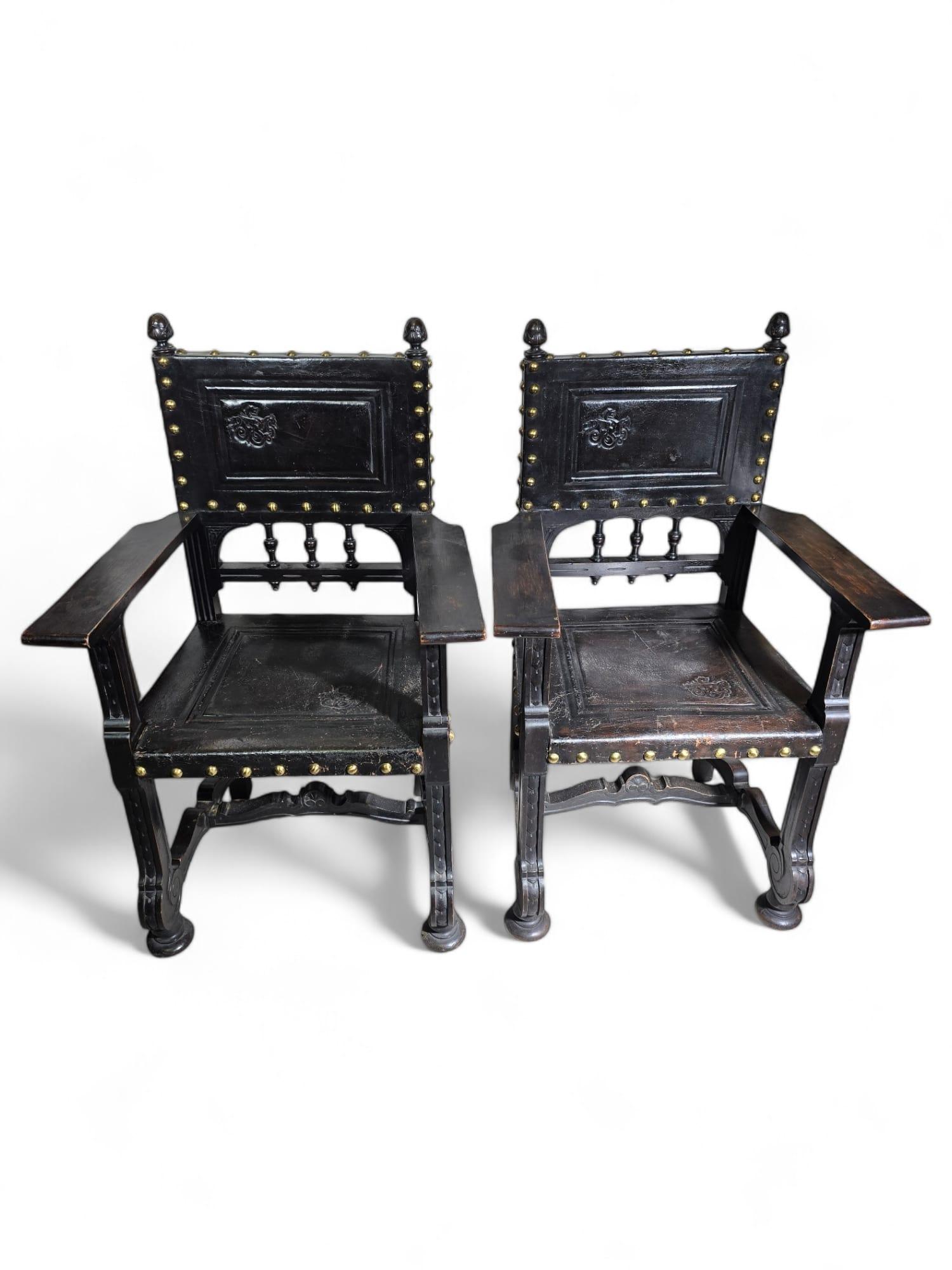 Grande paire de fauteuils castillans du XIXe siècle en vente 8