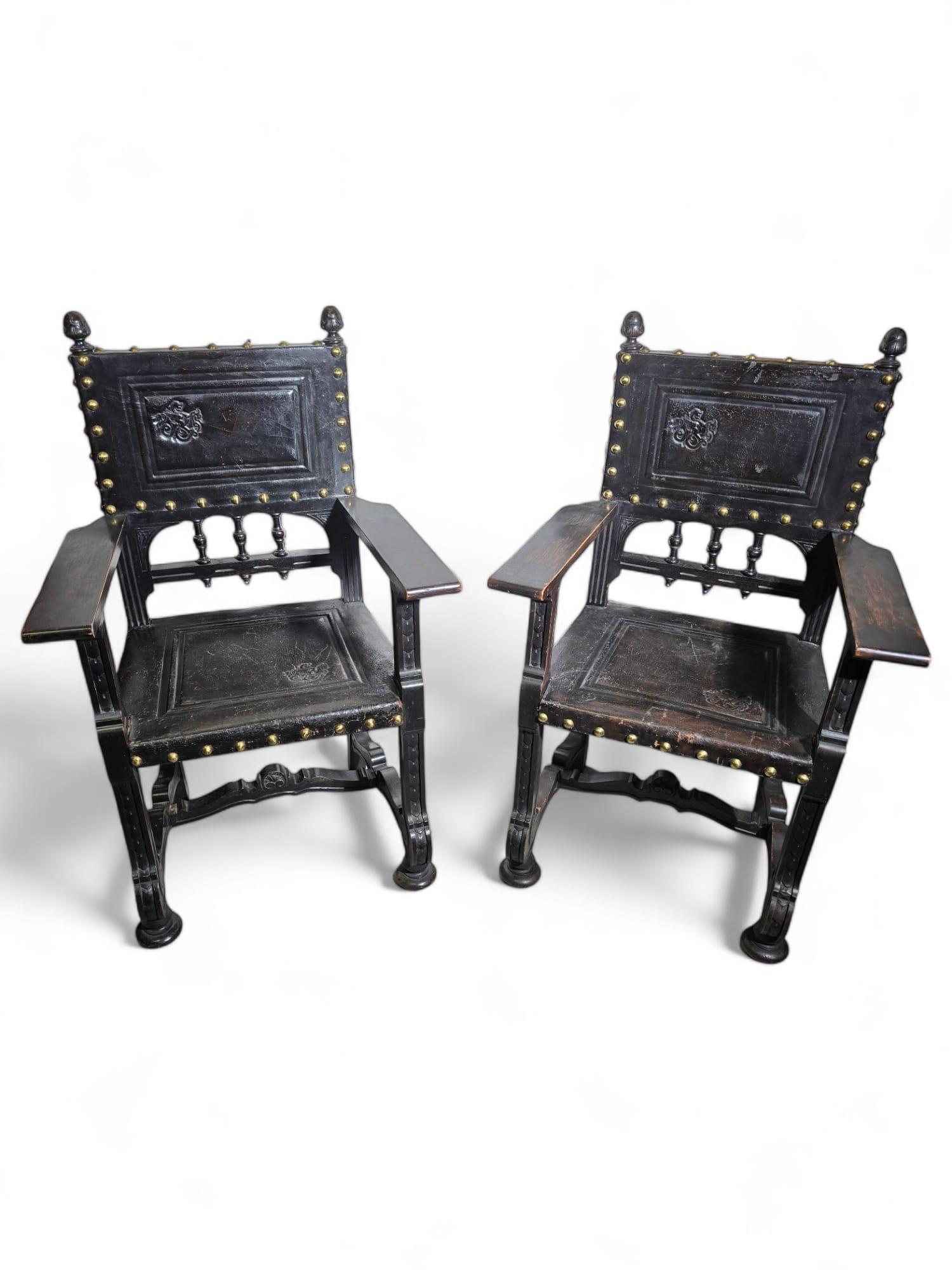 Grande paire de fauteuils castillans du XIXe siècle en vente 10