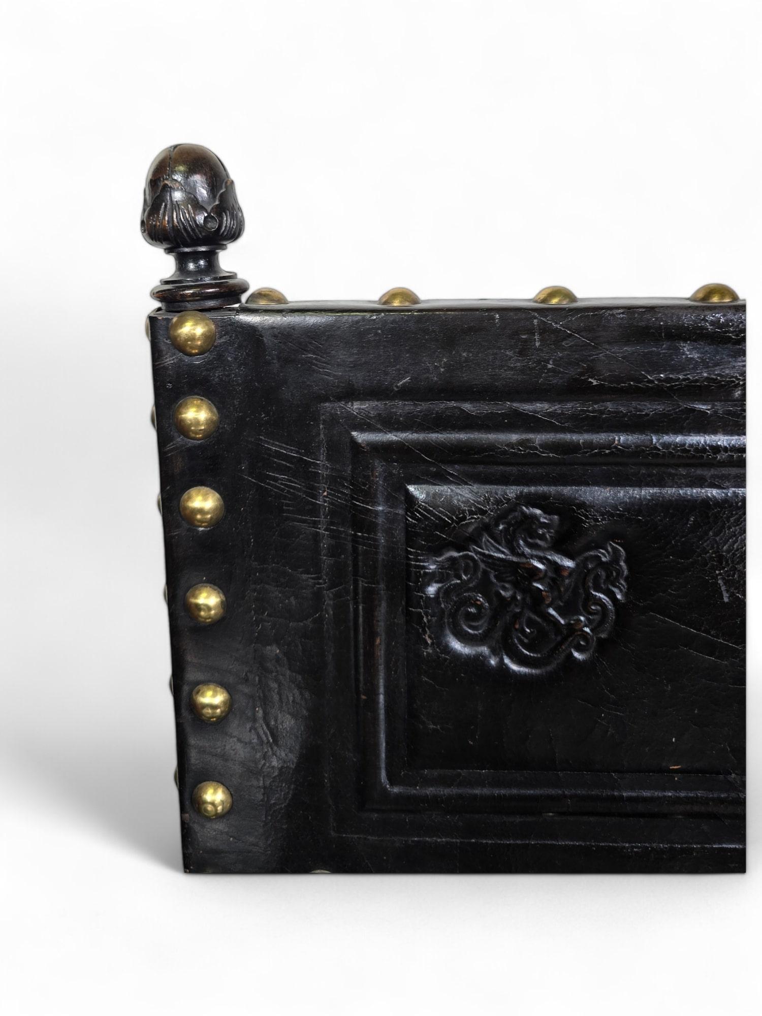 Fruitiers Grande paire de fauteuils castillans du XIXe siècle en vente