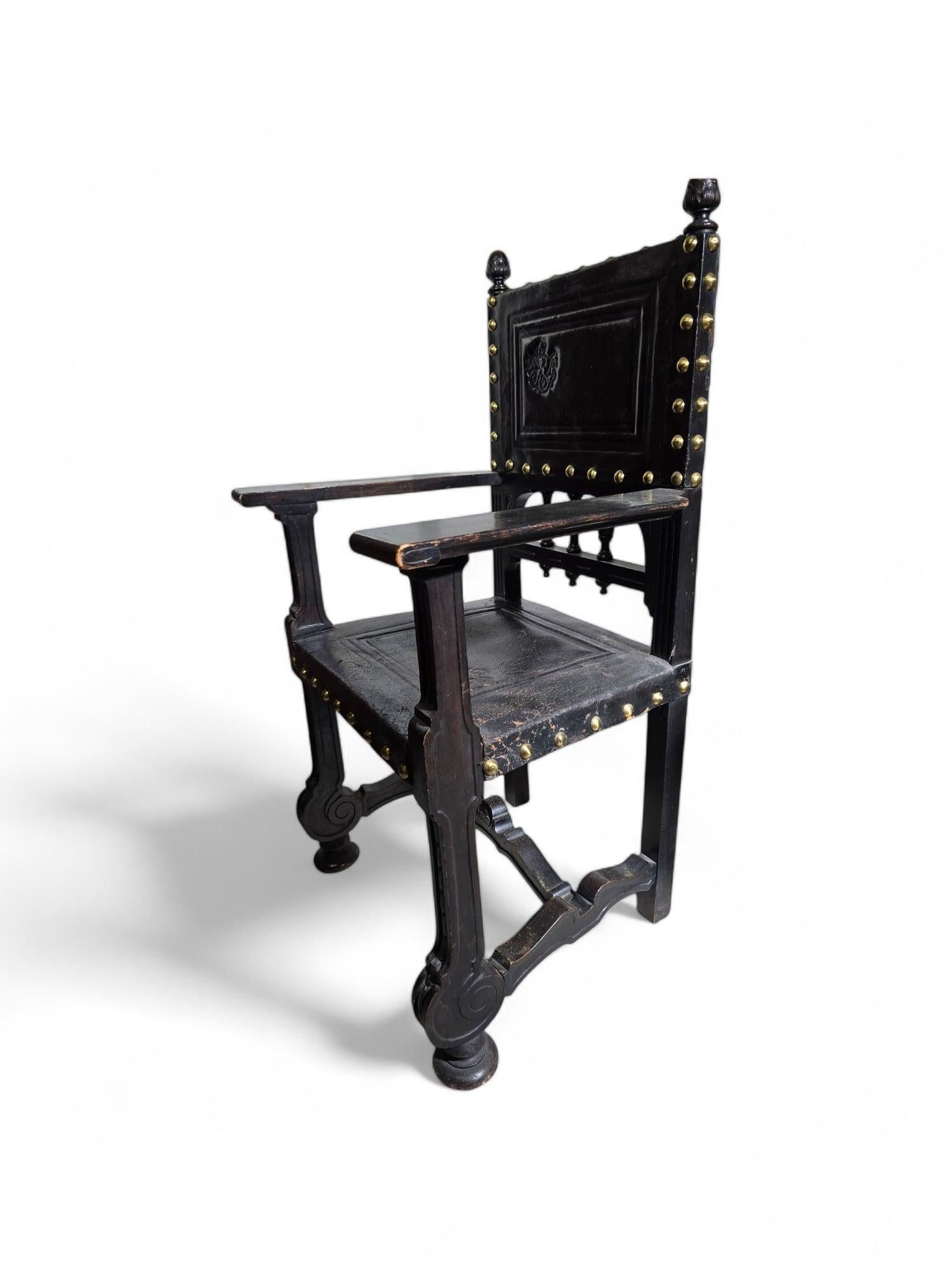Grande paire de fauteuils castillans du XIXe siècle en vente 2