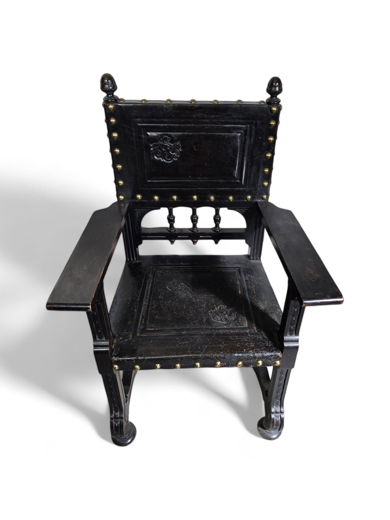 Grande paire de fauteuils castillans du XIXe siècle en vente 3