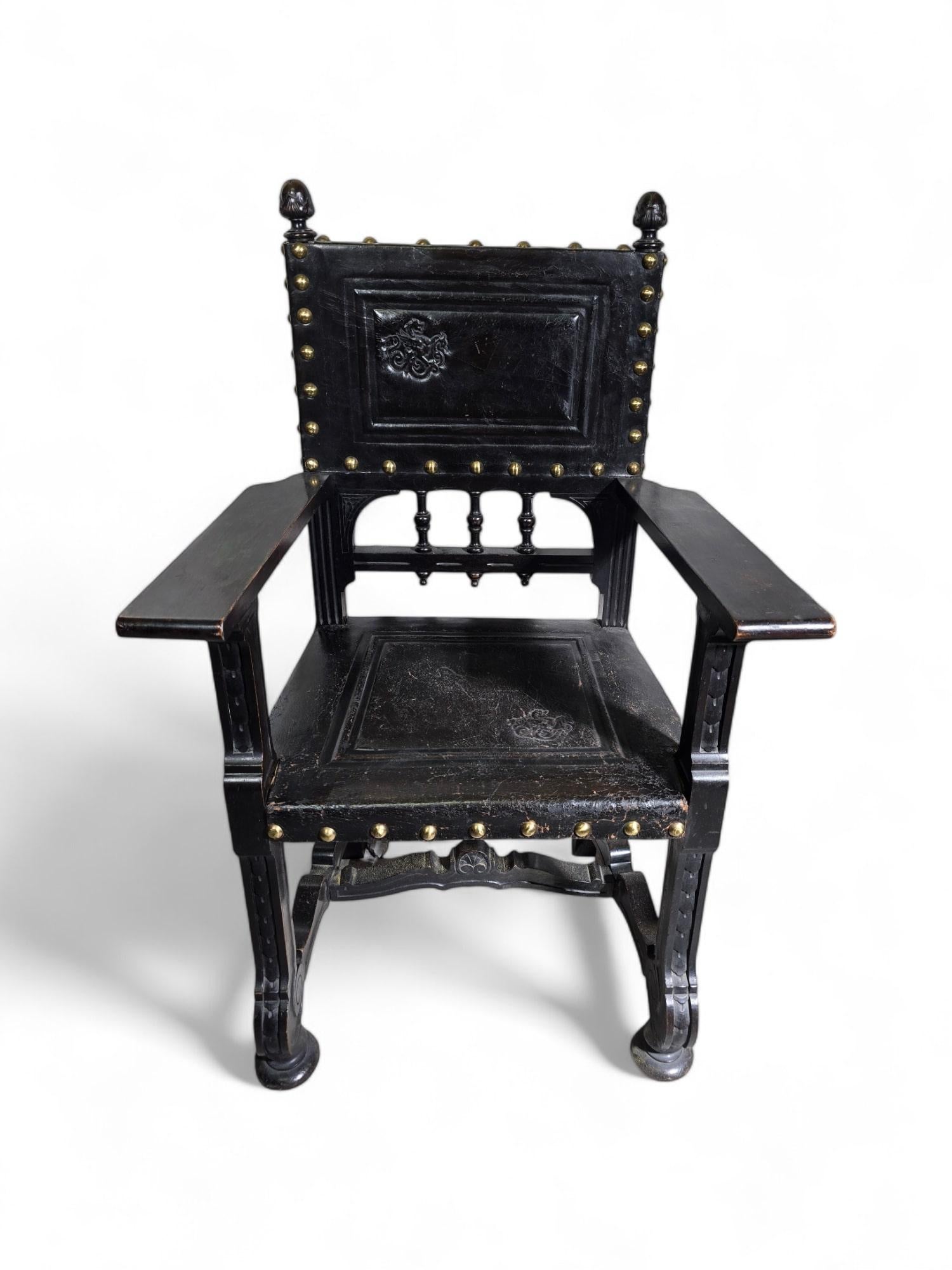 Grande paire de fauteuils castillans du XIXe siècle en vente 4
