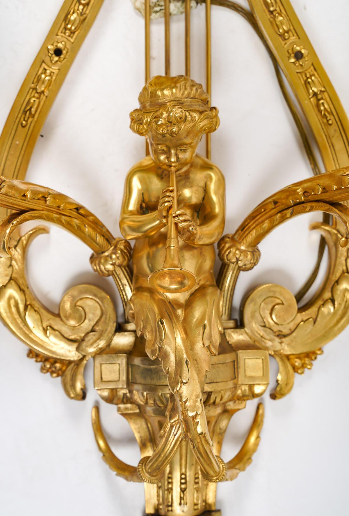 Large Pair of 19th Century Chased and Gilt Bronze Sconces. In Good Condition For Sale In Saint-Ouen, FR